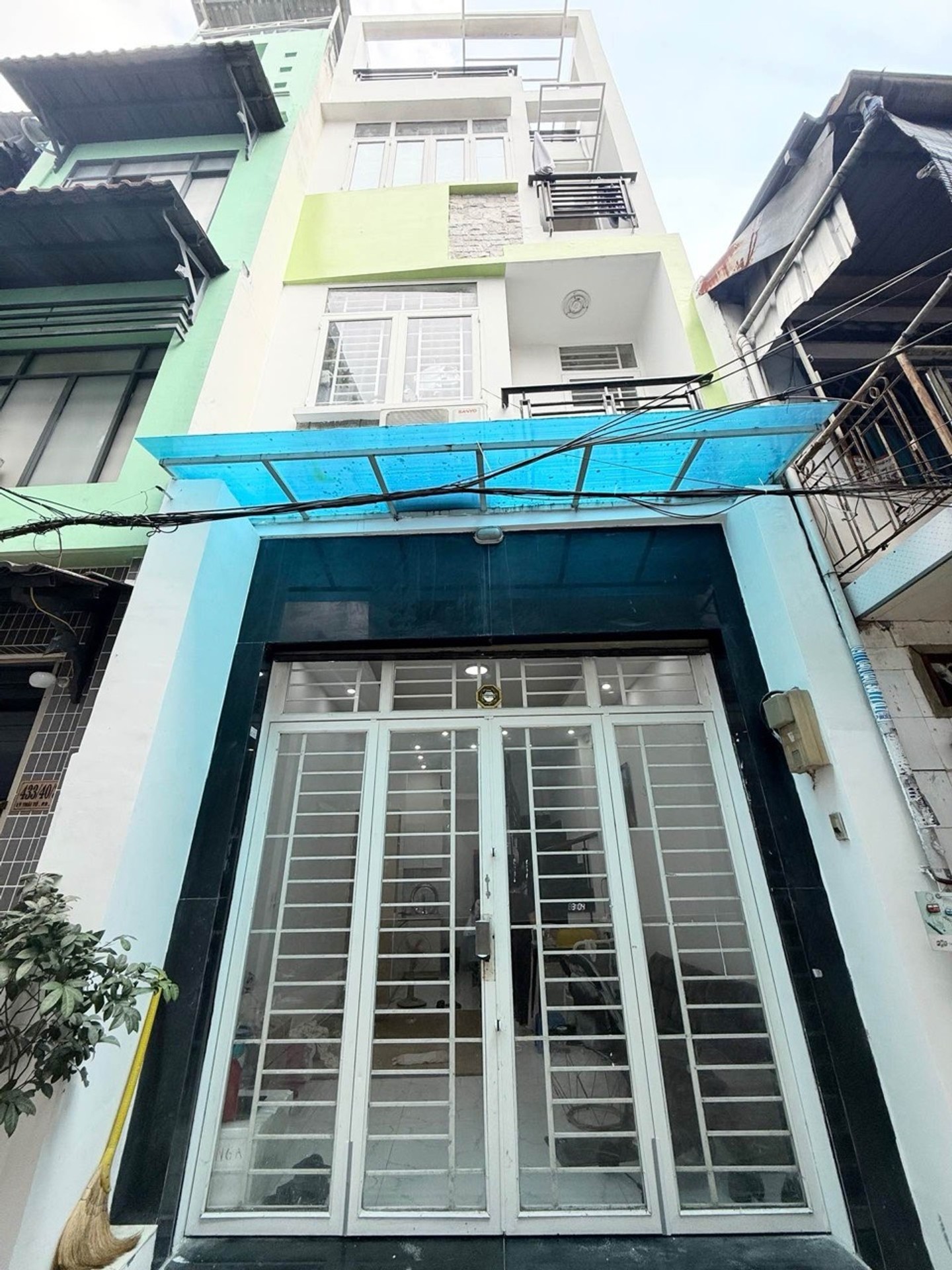 TRUNG TÂM SÀI GÒN - SÁT NGAY Q1 Q3 - LÝ THÁI TỔ - 30M (3.5x8.6) - 3 PN 4 TẦNG BTCT 3 WC
