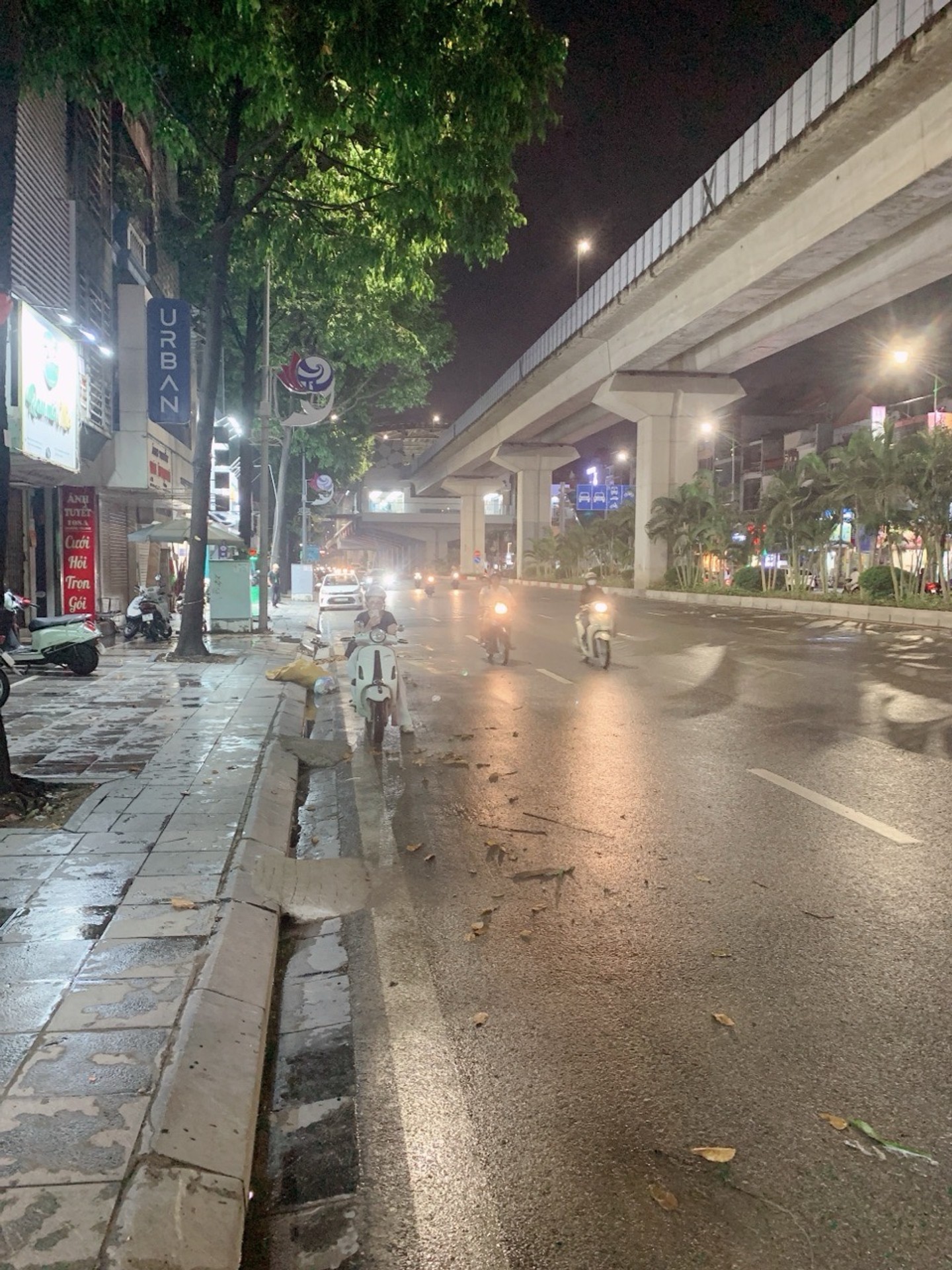 Nhà mặt phố Quang Trung, Hà Đông, kinh doanh sầm uất, vỉa hè đá bóng 51.6m2