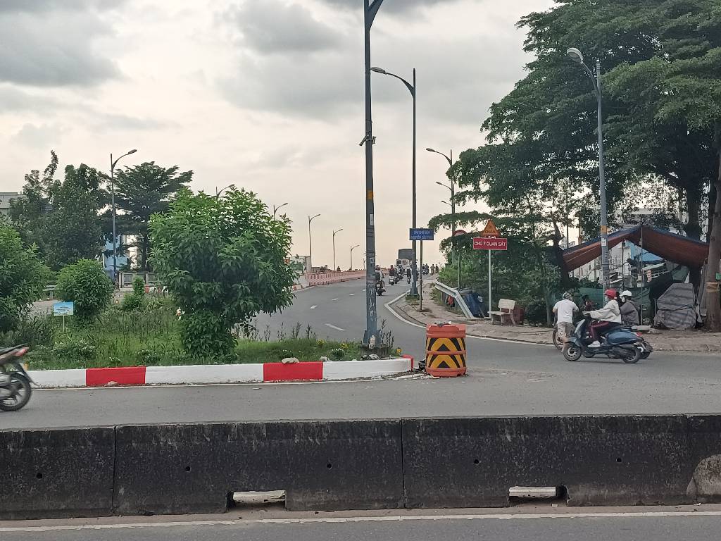 Bán đất mặt tiền rộng 50m tại Bình Chánh giá hấp dẫn