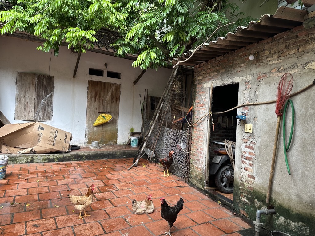 CHỦ CẦN BÁN GẤP NHÀ CẤP 4 CŨ ĐƯỜNG THÔNG Ô TÔ VÀO ĐẤT NHỈNH 4 TỶ