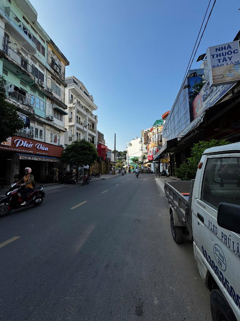 Bán nhà mặt phố quận Tân Bình, diện tích 73.2m², mặt tiền 4m thuận tiện kinh doanh