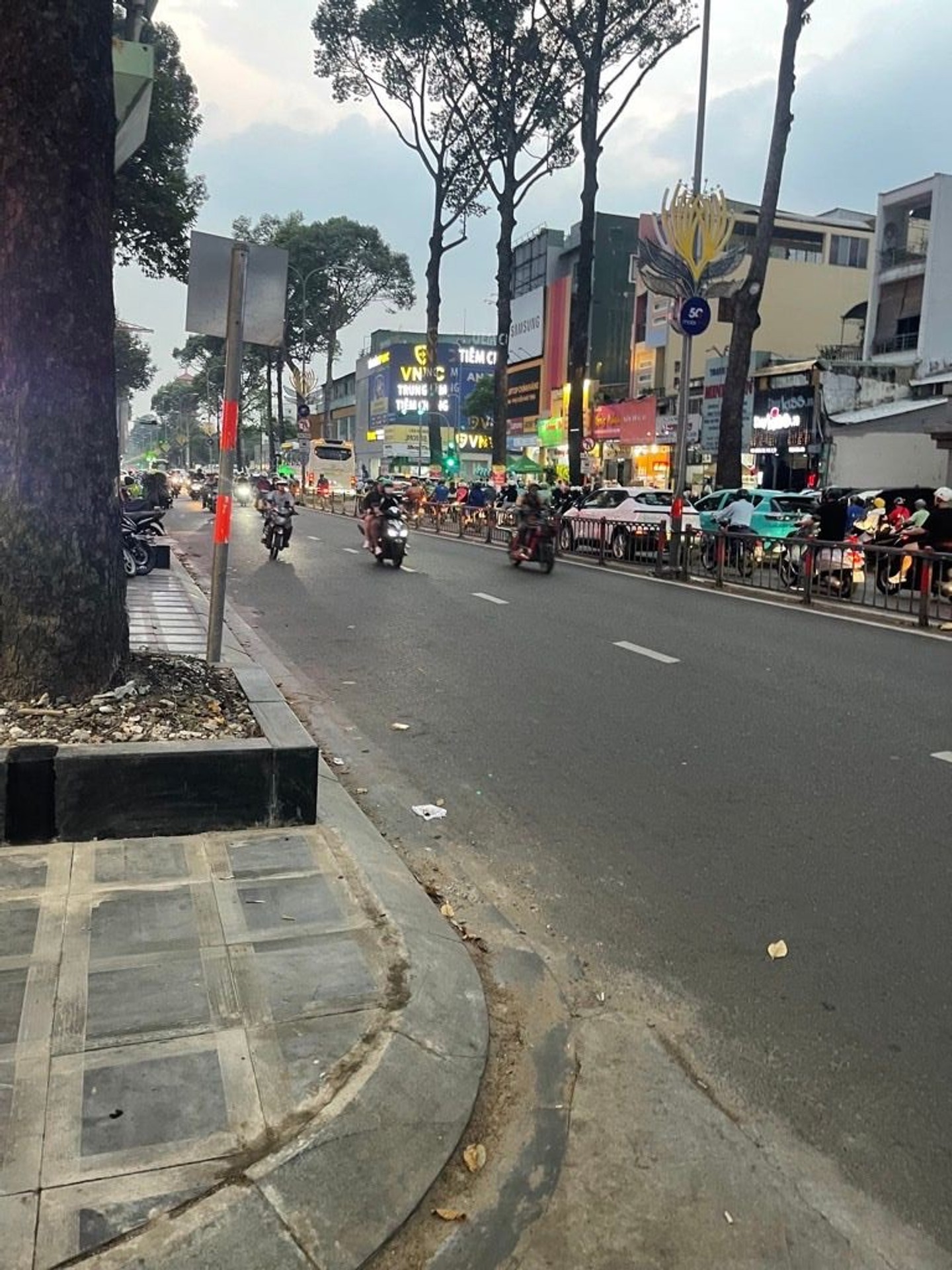 Nhà Phố Trung Tâm, Ưu Đãi Giảm Giá Hấp Dẫn