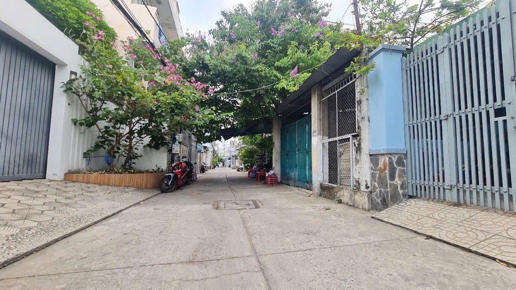 Nền đất vuông đẹp Quận 8 giá chỉ hơn 5 tỷ, Quận 5,Q6 liền kề đi đâu cũng tiện