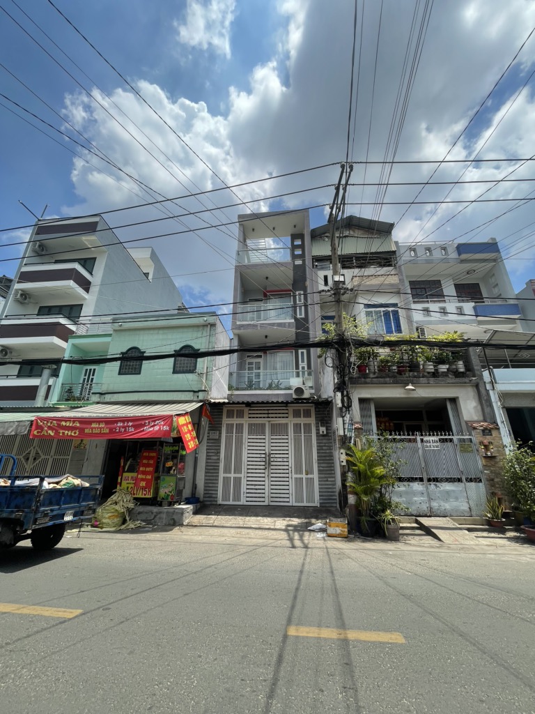 Nhà phố tiện nghi, vị trí đắc địa Tân Phú, giá sốc