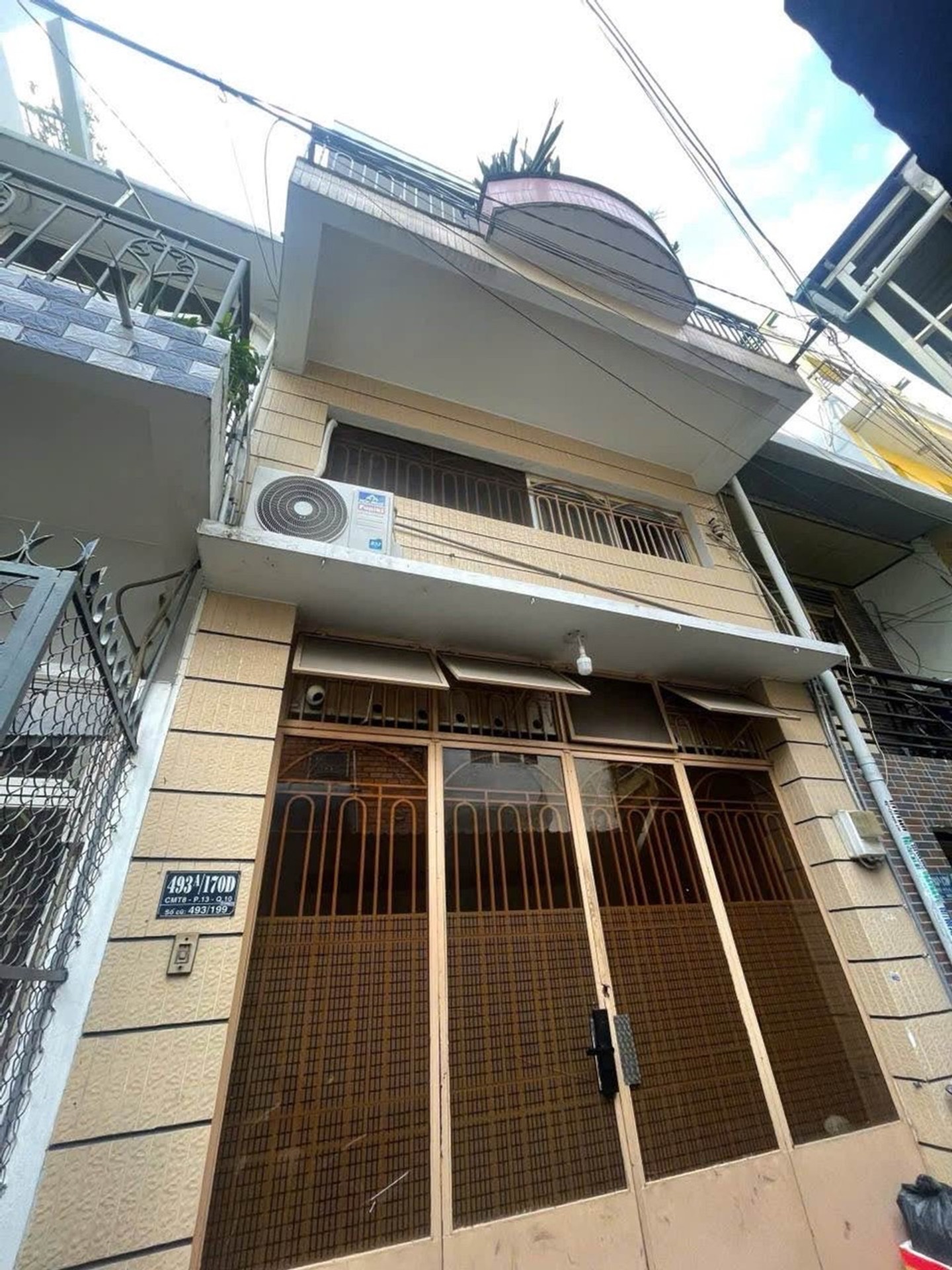 Nhà Xinh Quận 10, 3 Phòng Ngủ, Giá Hợp Lý