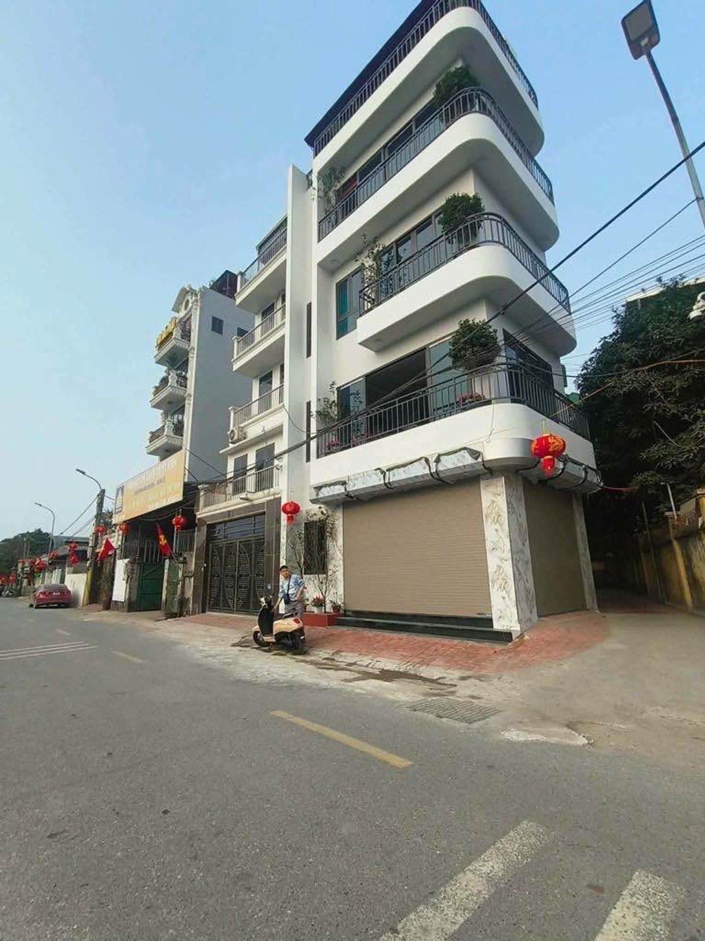 Nhà Lô Góc Mặt Phố Bát Khối, 4.5 Tầng Thang Máy, Tặng Full Nội Thất