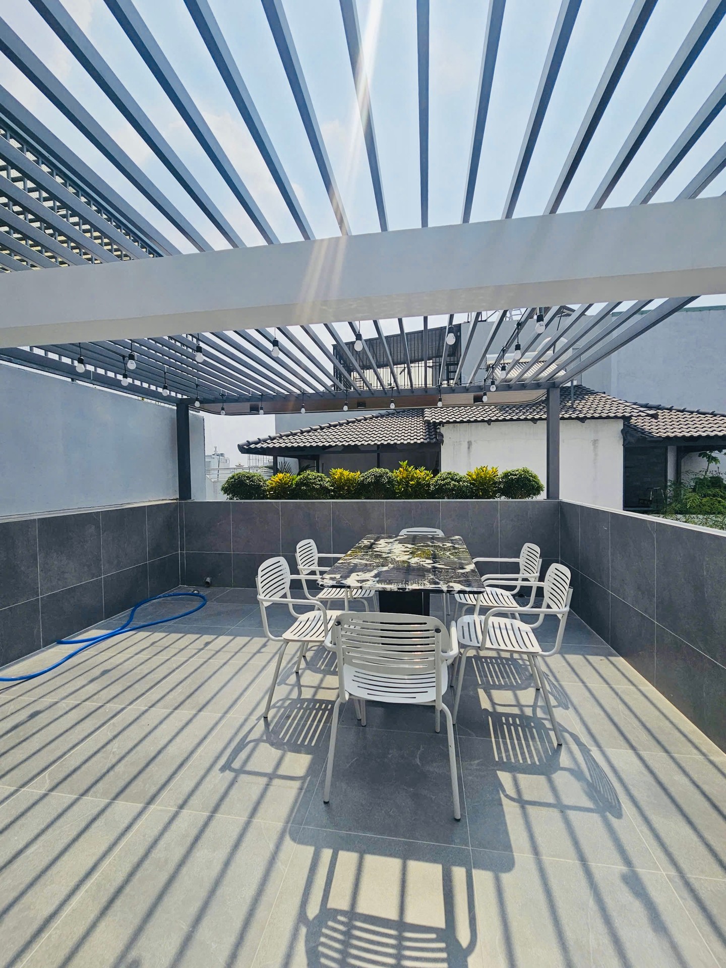 Nhà phố 5 tầng thang máy, hẻm ô tô - giá cực hấp dẫn ở Thống Nhất