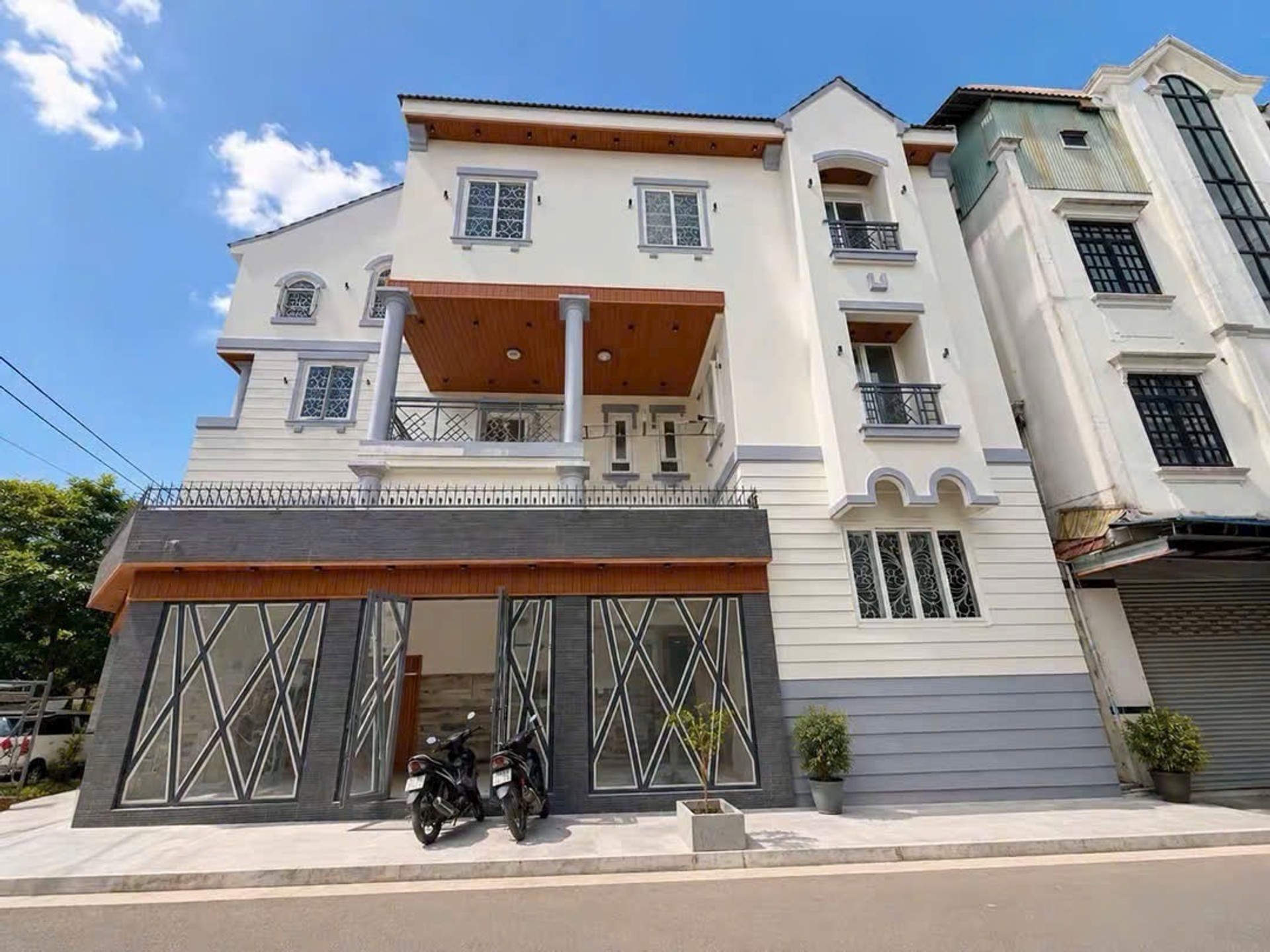 Biệt Thự Góc 2 Mặt Tiền Khu Vip Quang Trung