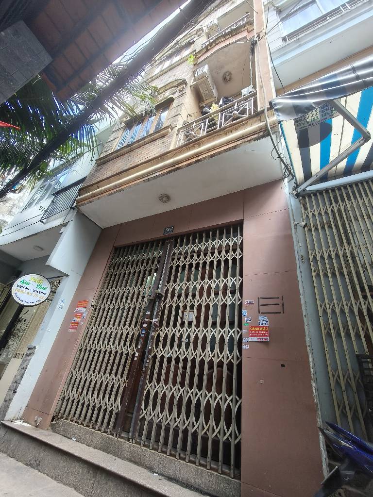 Nhà Đẹp Quận 10 - 6 Phòng Ngủ, Sát Hồ Bá Kiện