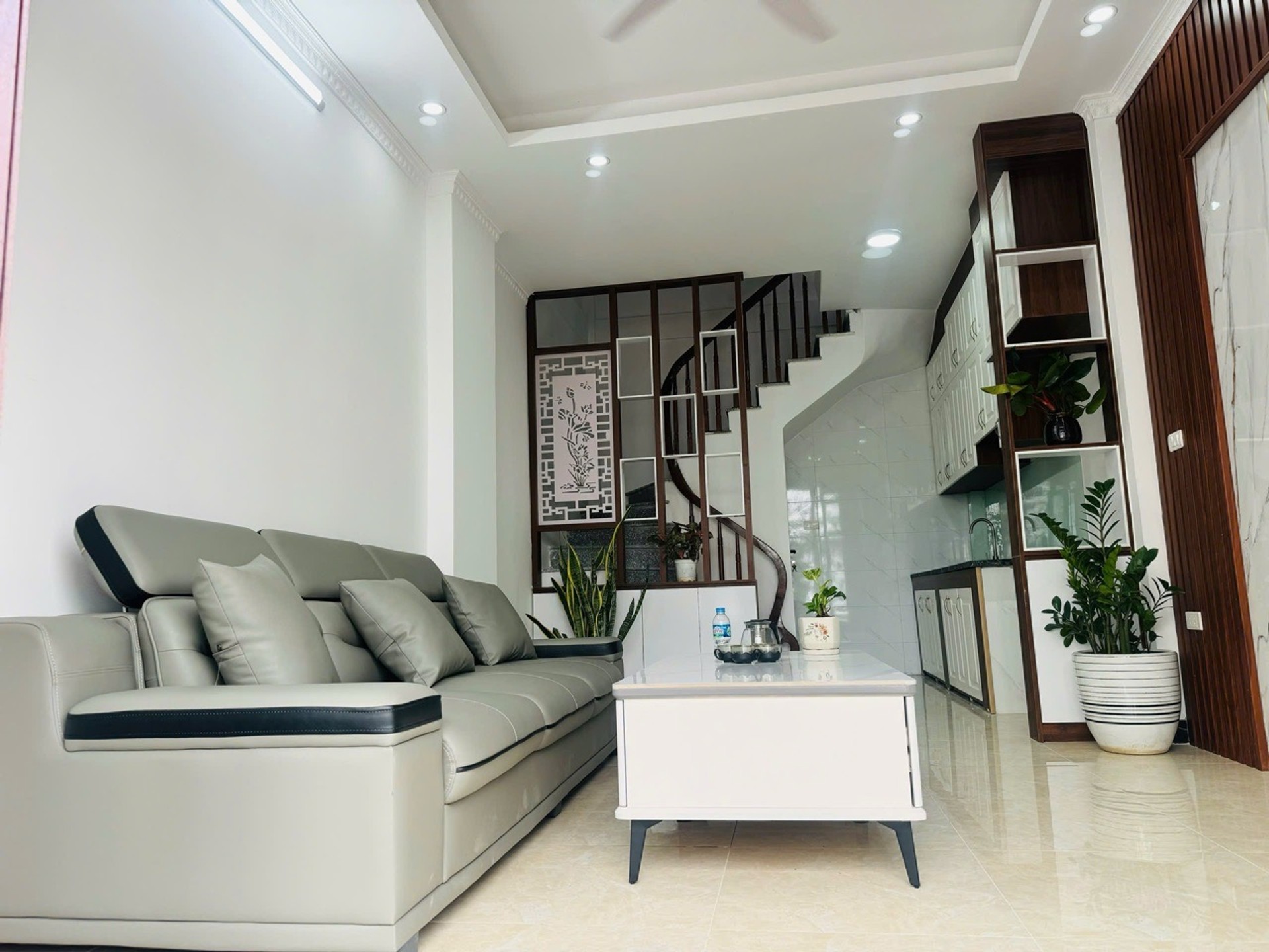 Giảm sốc 700 triệu, nhà đẹp Thạch Bàn mới kíng kong, ô tô đỗ cửa, nhỉnh 6 tỷ