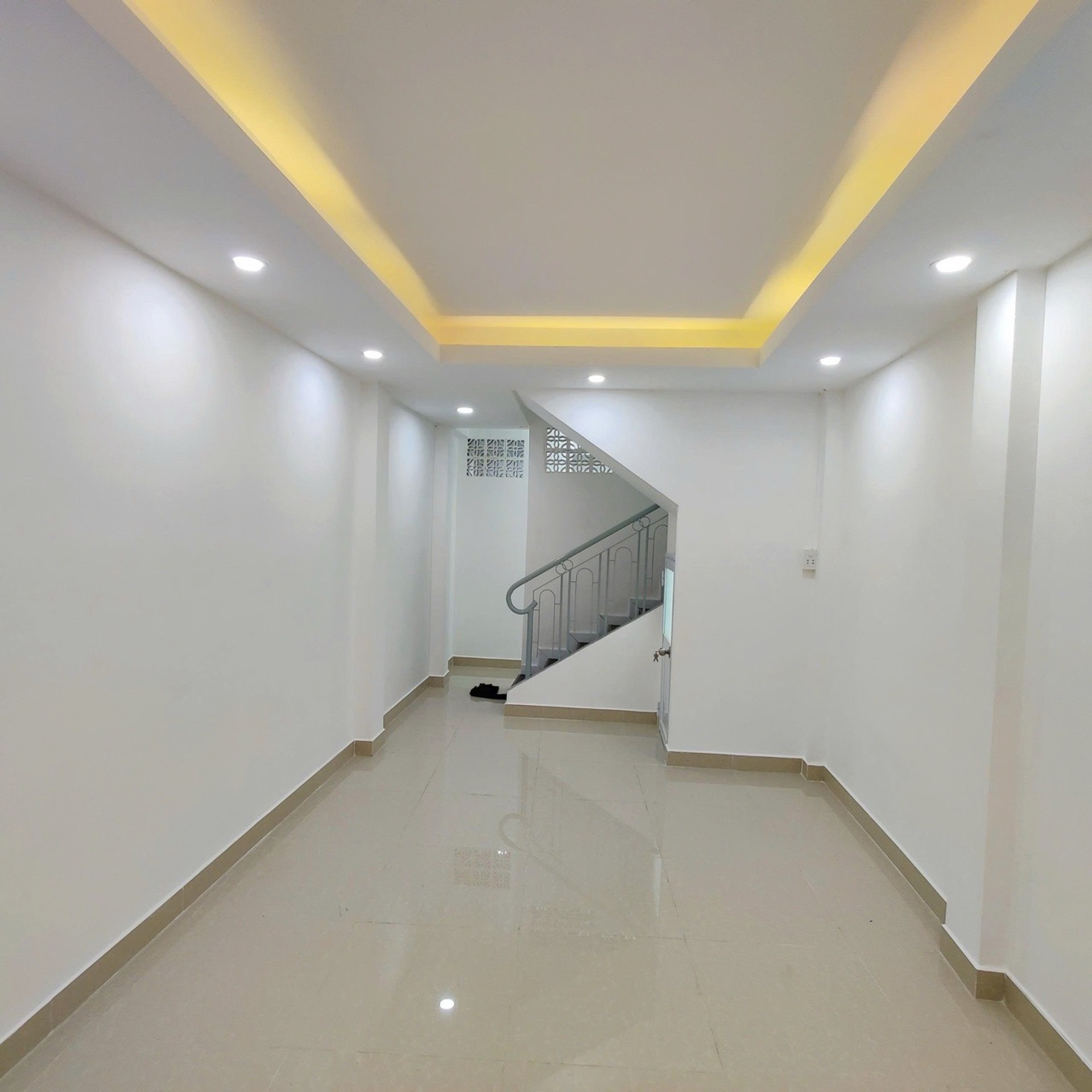 Nhà đẹp 3 tầng, 4PN, trung tâm Bà Hạt - giá hấp dẫn