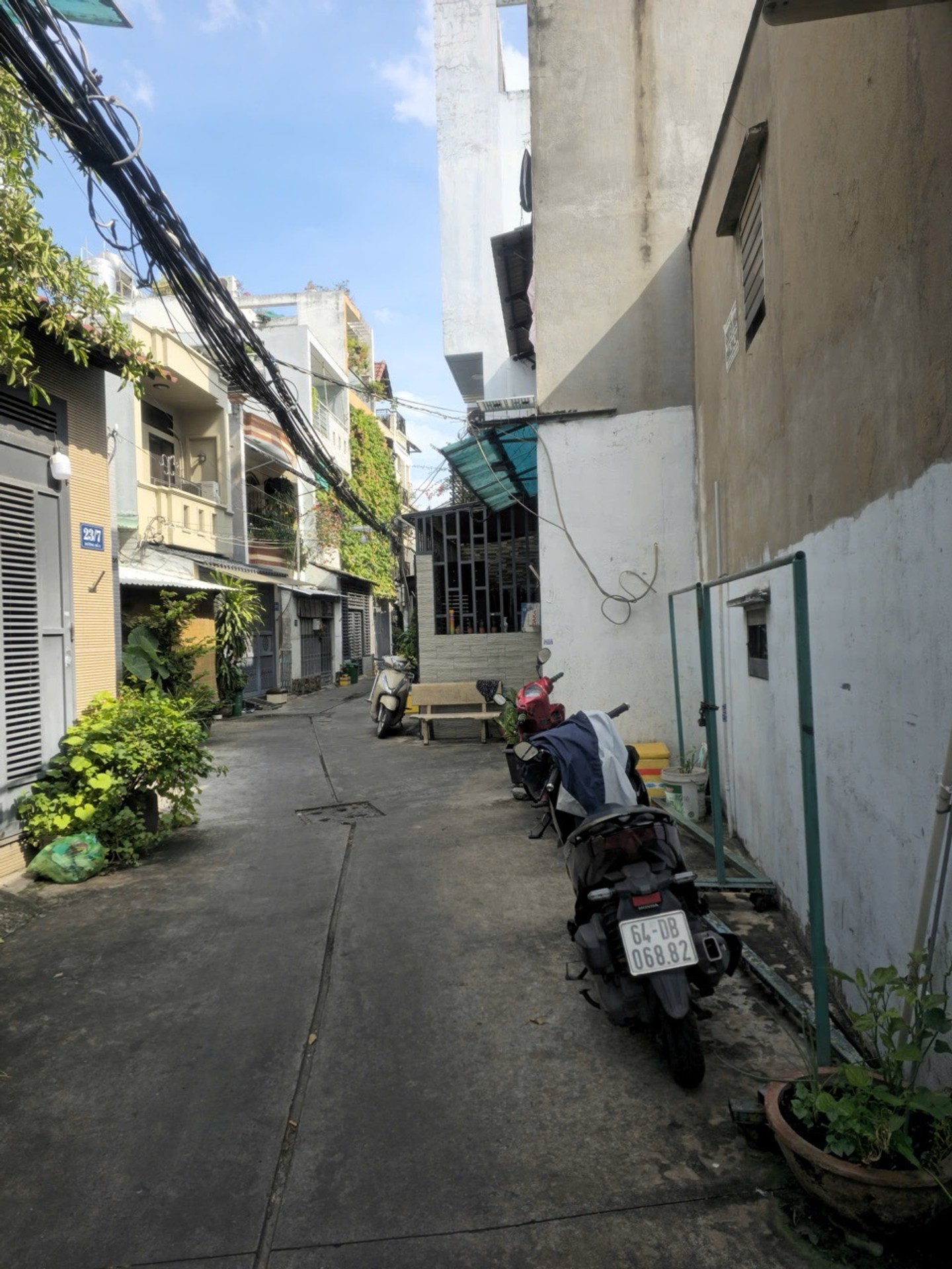Nhà góc 3 mặt thoáng, hẻm xe hơi, giá mềm khu Bình Long