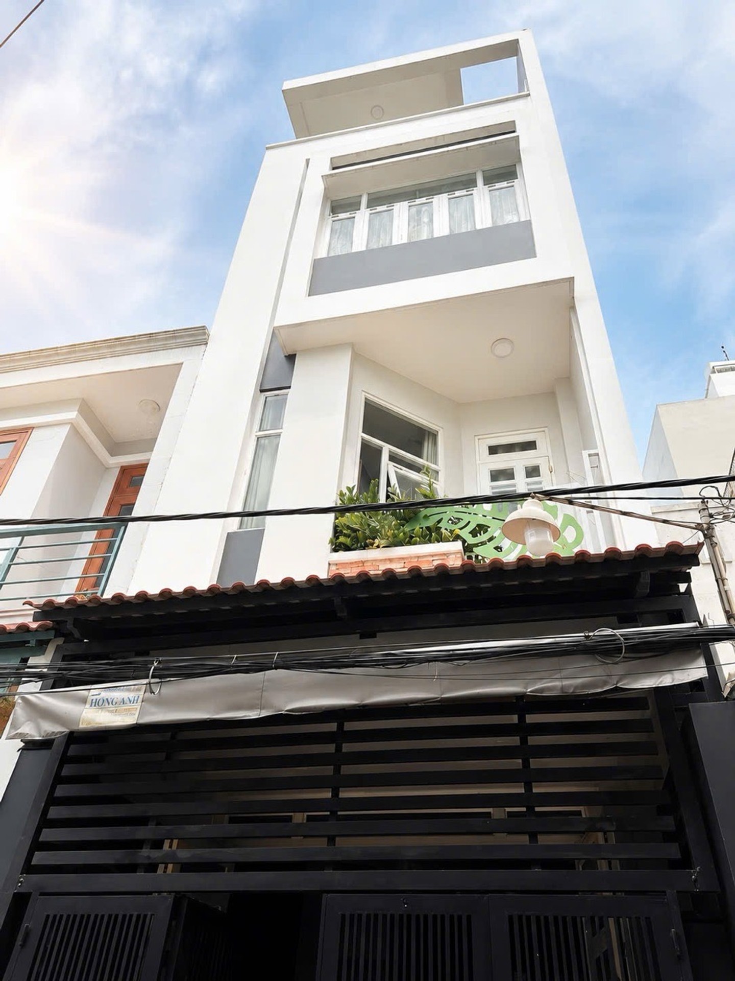Nhà đẹp Tân Sơn Nhì, hẻm ô tô, giá giảm sốc