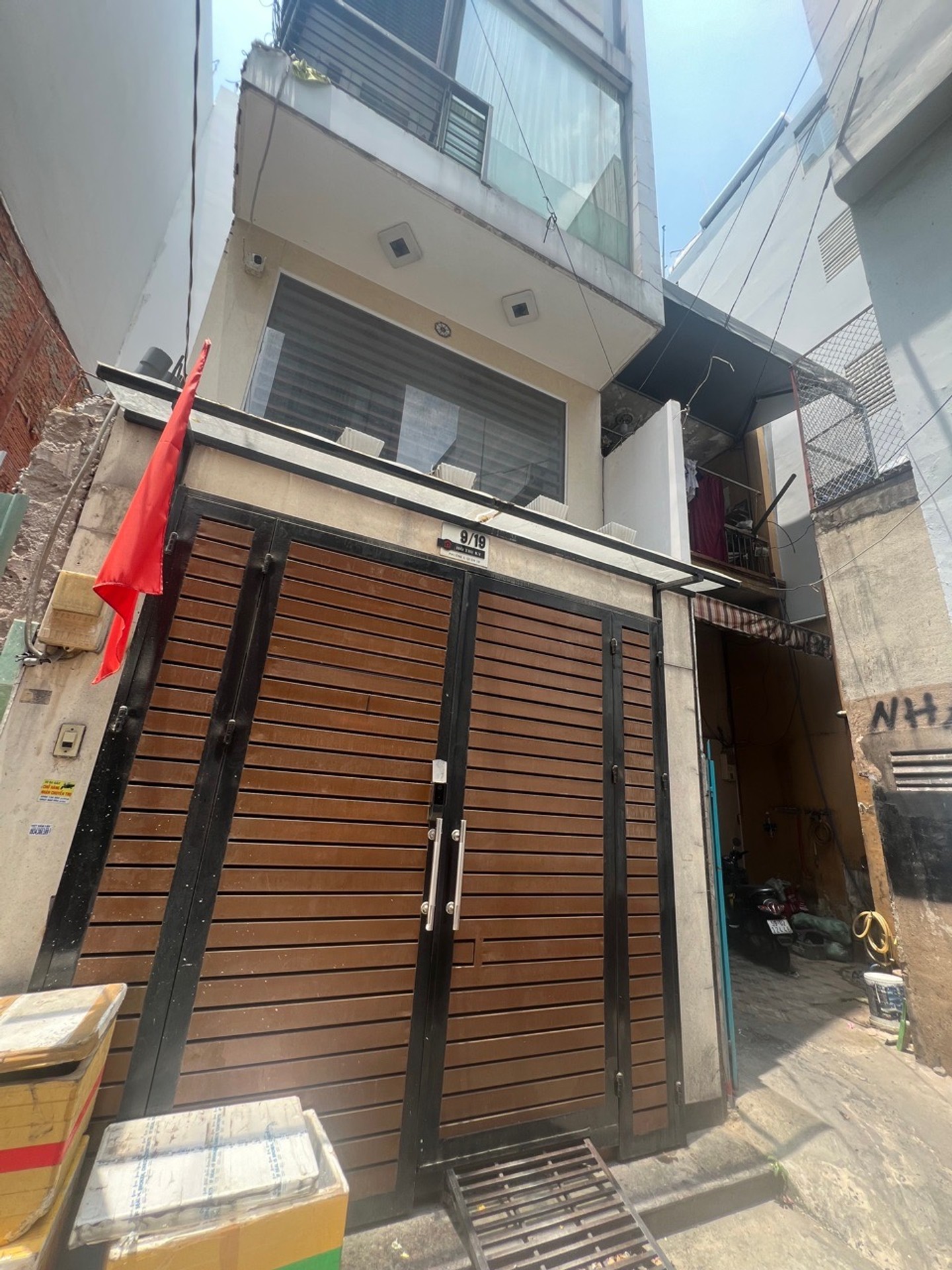 Nhà phố 3 tầng trung tâm Quận 10, tiện nghi đầy đủ