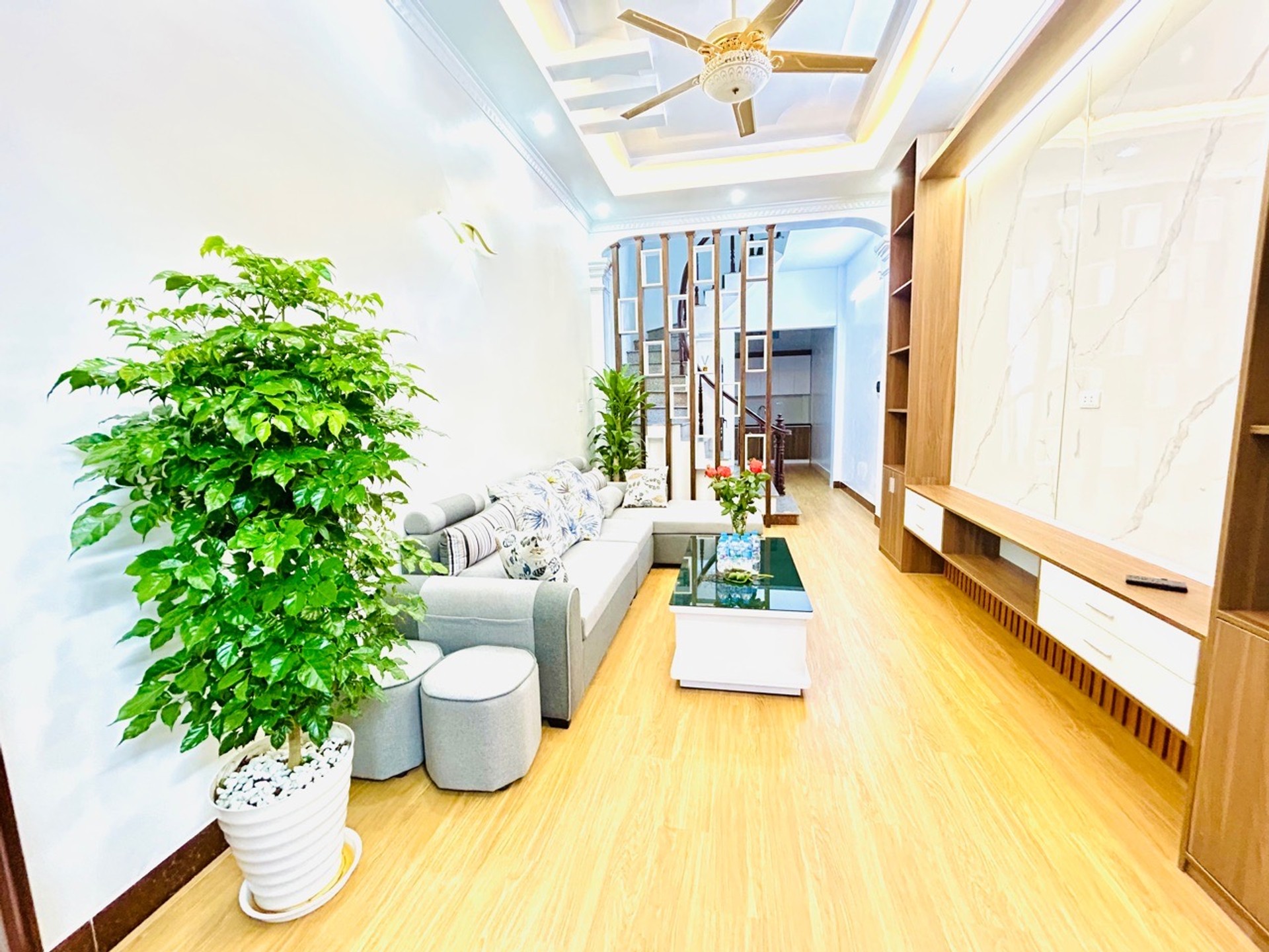 10.5 tỷ Cơ Hội Vàng Sở Hữu Nhà 5 Tầng Gần Phố Nam Dư Với Giá Tốt