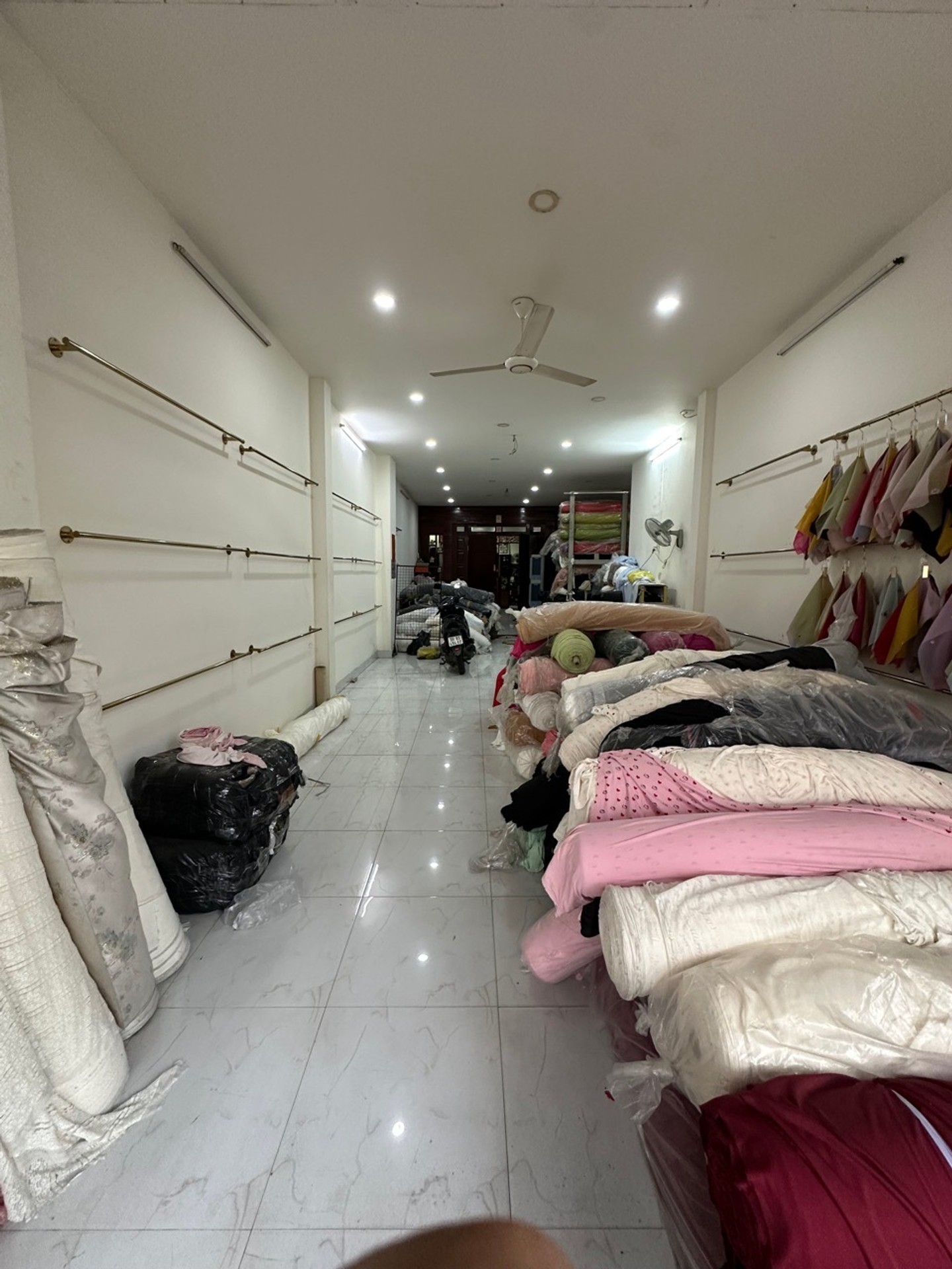 Nhà mặt phố kinh doanh rộng rãi, vị trí vàng Tân Phú