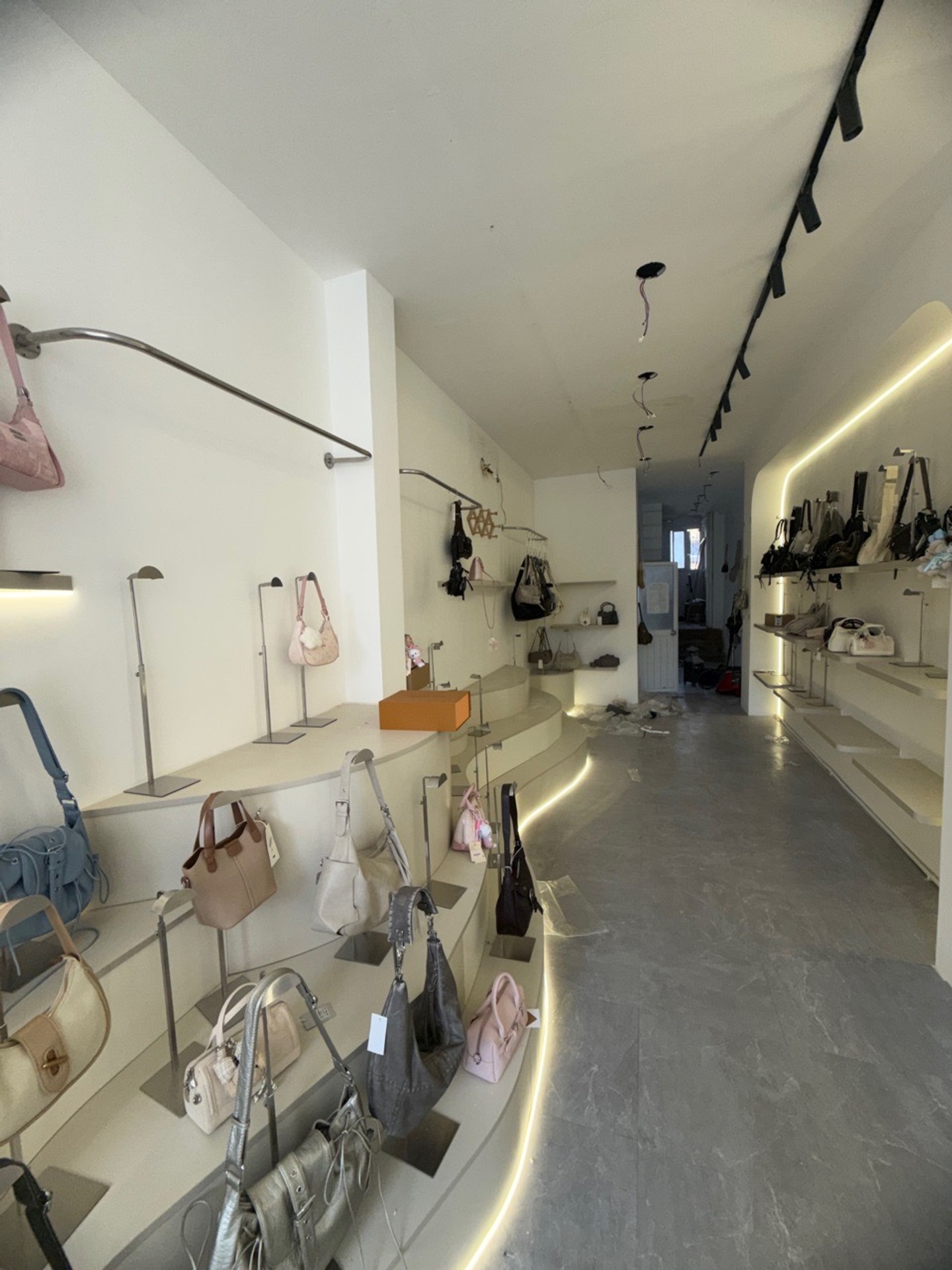 Bán nhà mặt phố tại quận Thanh Xuân, 54m², 4 tầng,ô tô đỗ cửa,kinh doanh sầm uất