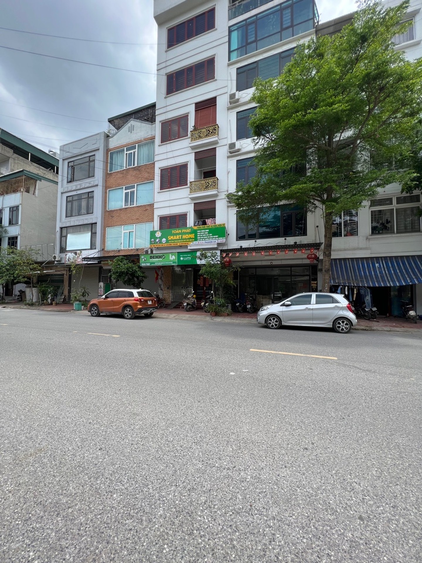 Bán nhà mặt phố Văn La, 164m², 4 tầng, giá tốt Đường rộng thênh thang, Kinh Doanh bất chấp.