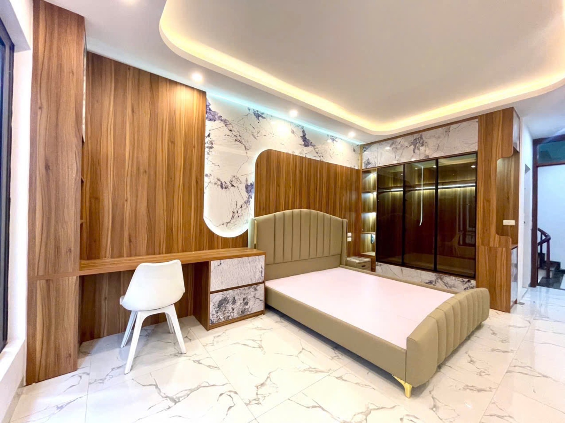 Bán nhà 5 tầng Cầu Am Vạn Phúc Hà Đông, full nội thất, 30m²