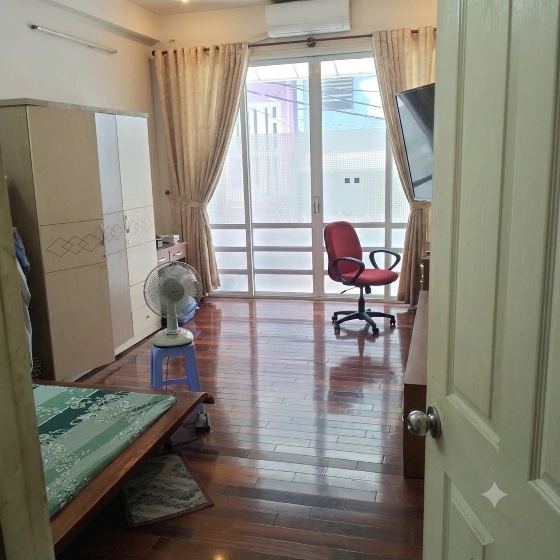 Ngay Thành Thái - Trung tâm Q10 - 78M2(3.9x19.4) - Nở hậu - Cách 1 mặt ra MT