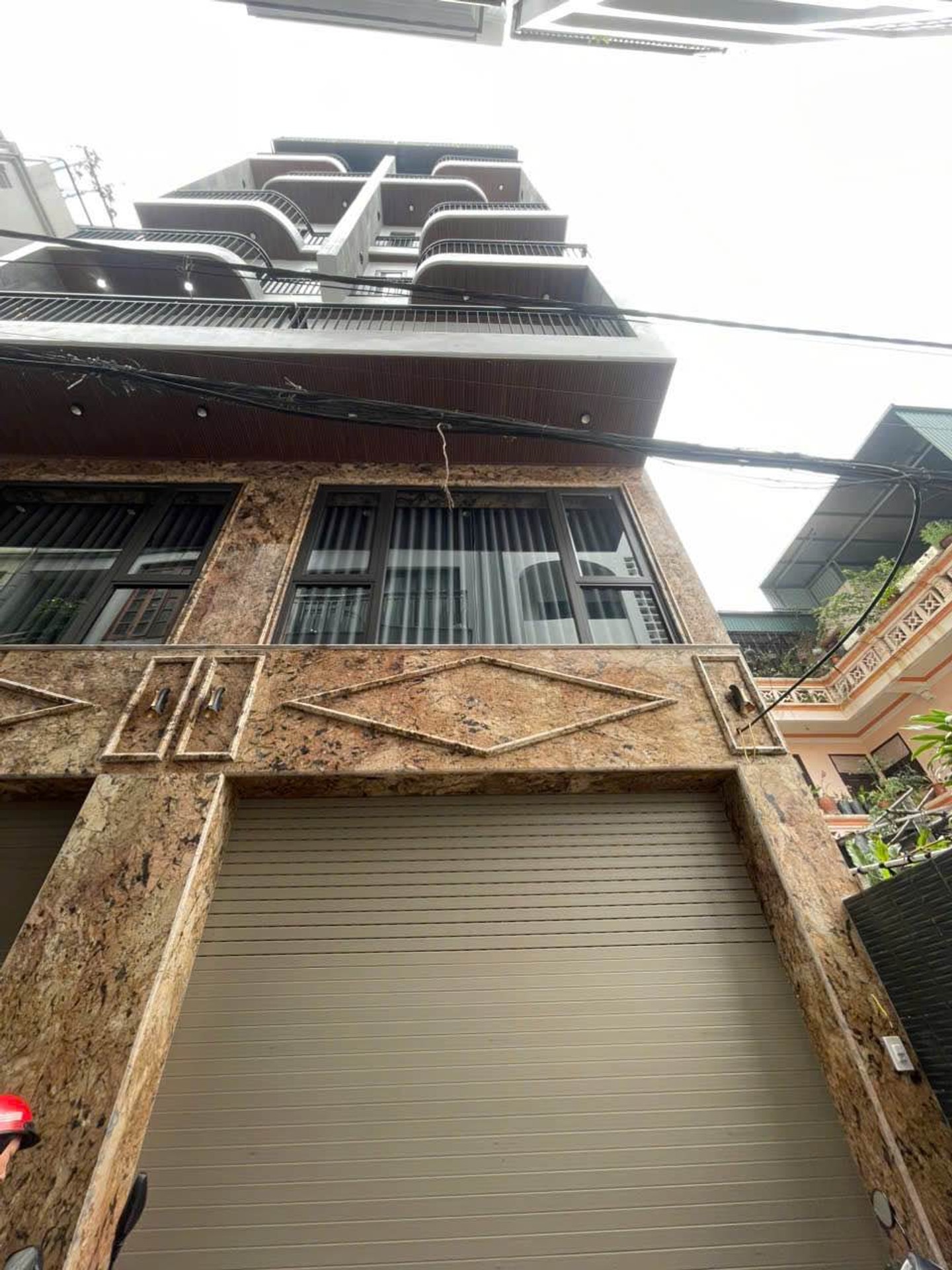 Cơ hội sở hữu nhà 8 tầng thang máy gần phố Trạm, Long Biên