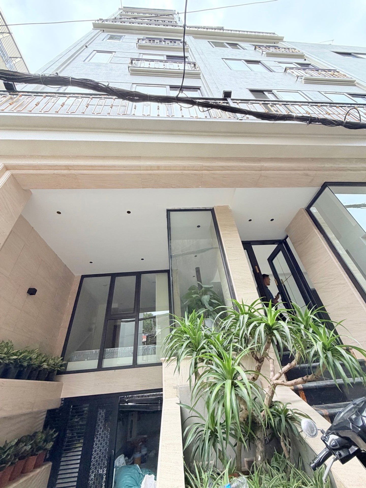 Cơ hội sở hữu toà nhà căn hộ cao cấp tại Hoàng Hoa Thám giá tốt-tiền đẻ ra tiền