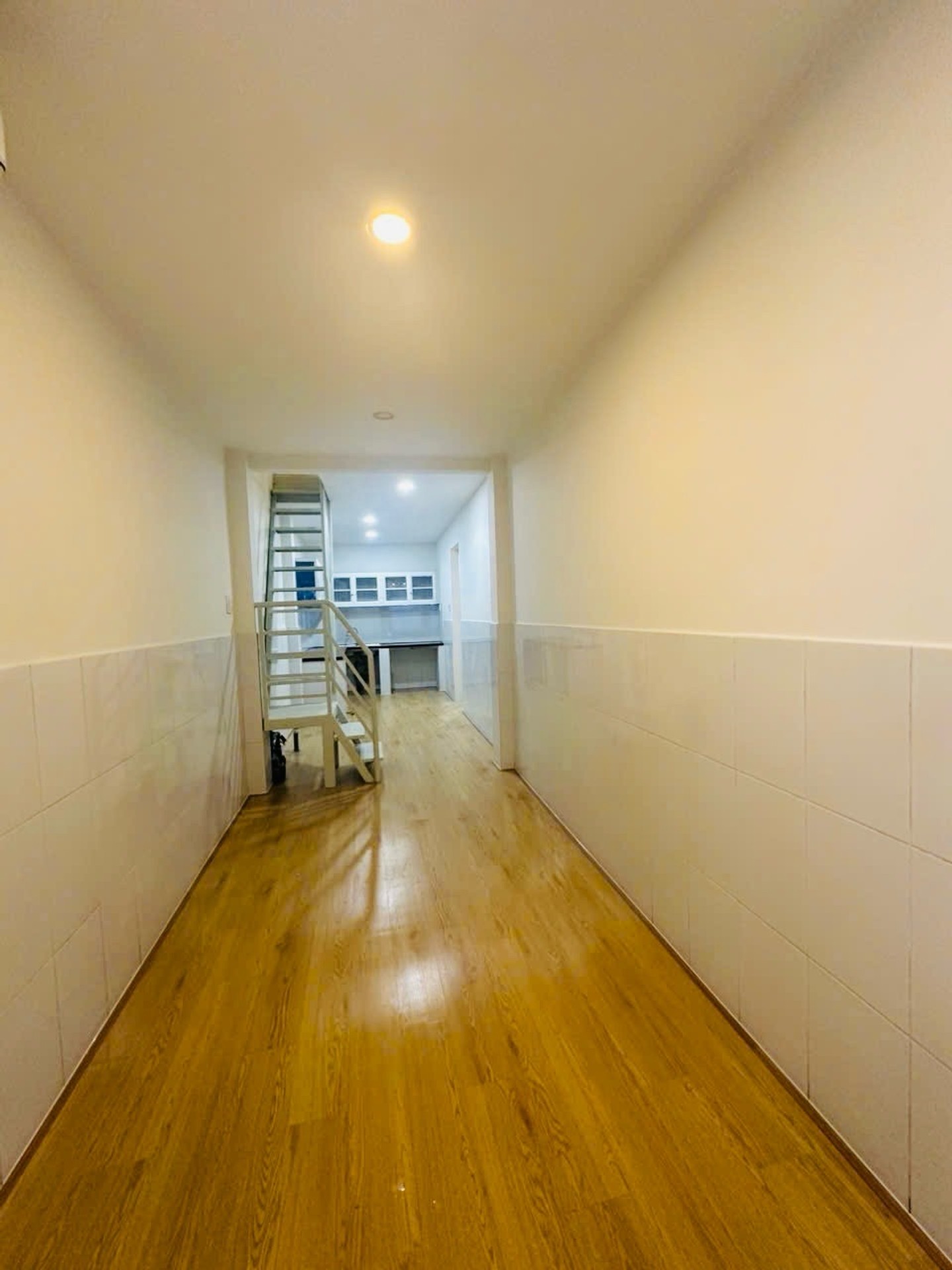Nhà 2 Tầng Sát Mặt Tiền Nguyễn Hữu Cảnh, Giá Tốt Chờ Chủ Mới