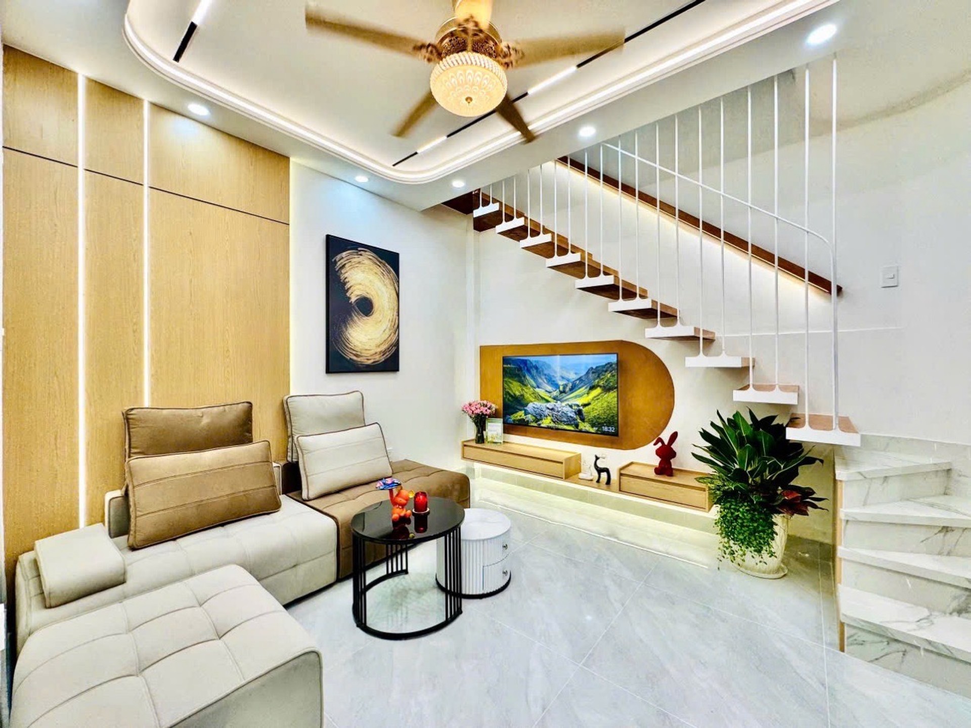 Nhà 3 tầng. 2PN siêu tiện ích ở Vạn Kiếp, ngay khu ẩm thực Phan Xích Long sầm uất