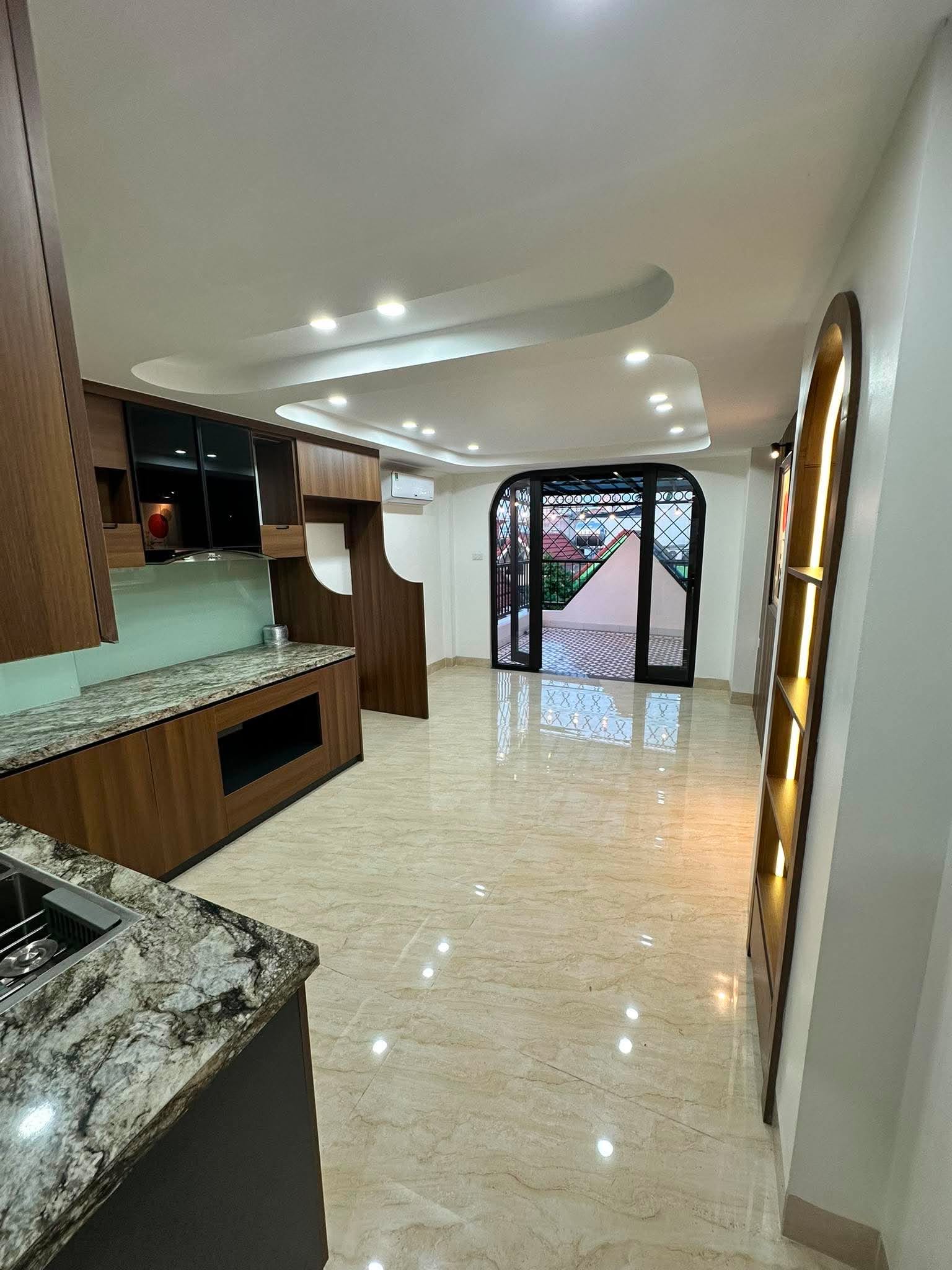 Bán tòa nhà 7 tầng khu DV Cổng Đồng La Khê, 48m2 Vỉa Hè Ôto Kinh Doanh.