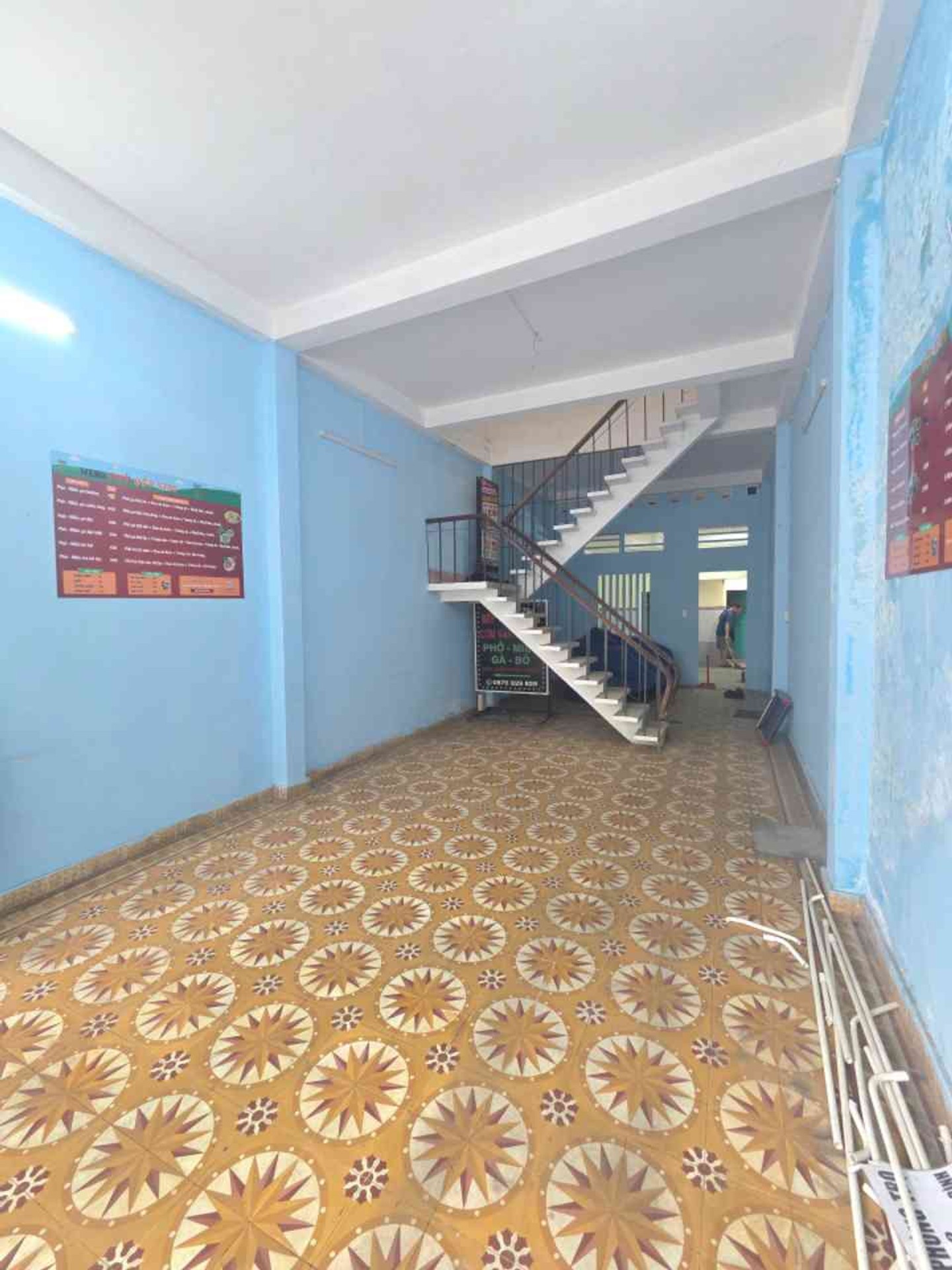Nhà mặt phố kinh doanh sầm uất gần sân bay, pháp lý chuẩn