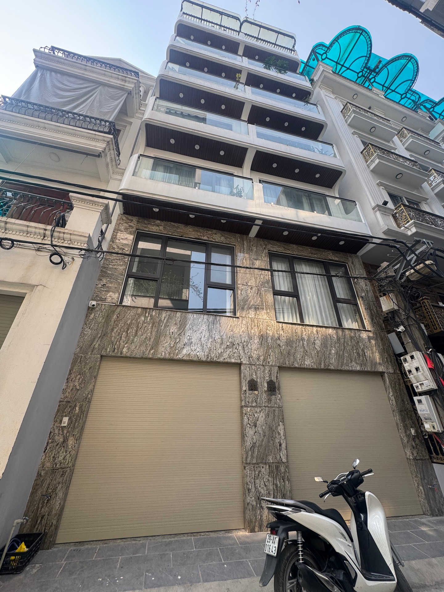 Nhà riêng 7 tầng thang máy, gara ôtô, full nội thất tại Tư Đình