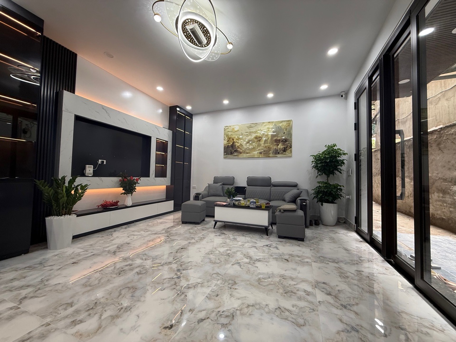 Bán nhà 42m2, 5 tầng đường Nguyễn Khoái - Hai Bà Trưng, gần Time City, hiện đại, thang máy, 11.5 tỷ
