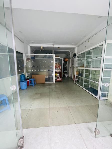 Bán nhà mặt phố tại phường 11, Tân Bình, gần chợ vải, 60m2, 2 tầng, kinh doanh sầm uất