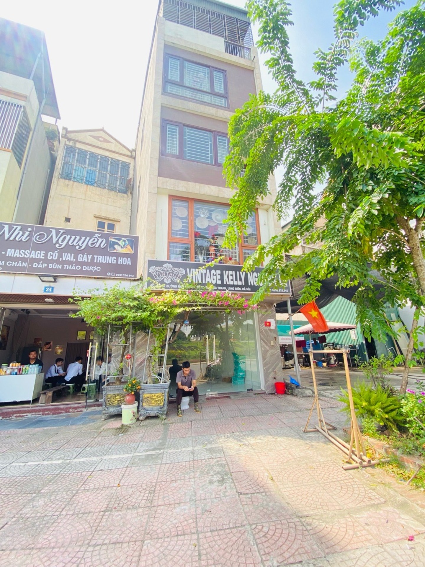 Mặt phố Nam Đuống kinh doanh sầm uất, nhà 5 tầng đẹp giá cực kỳ hấp dẫn