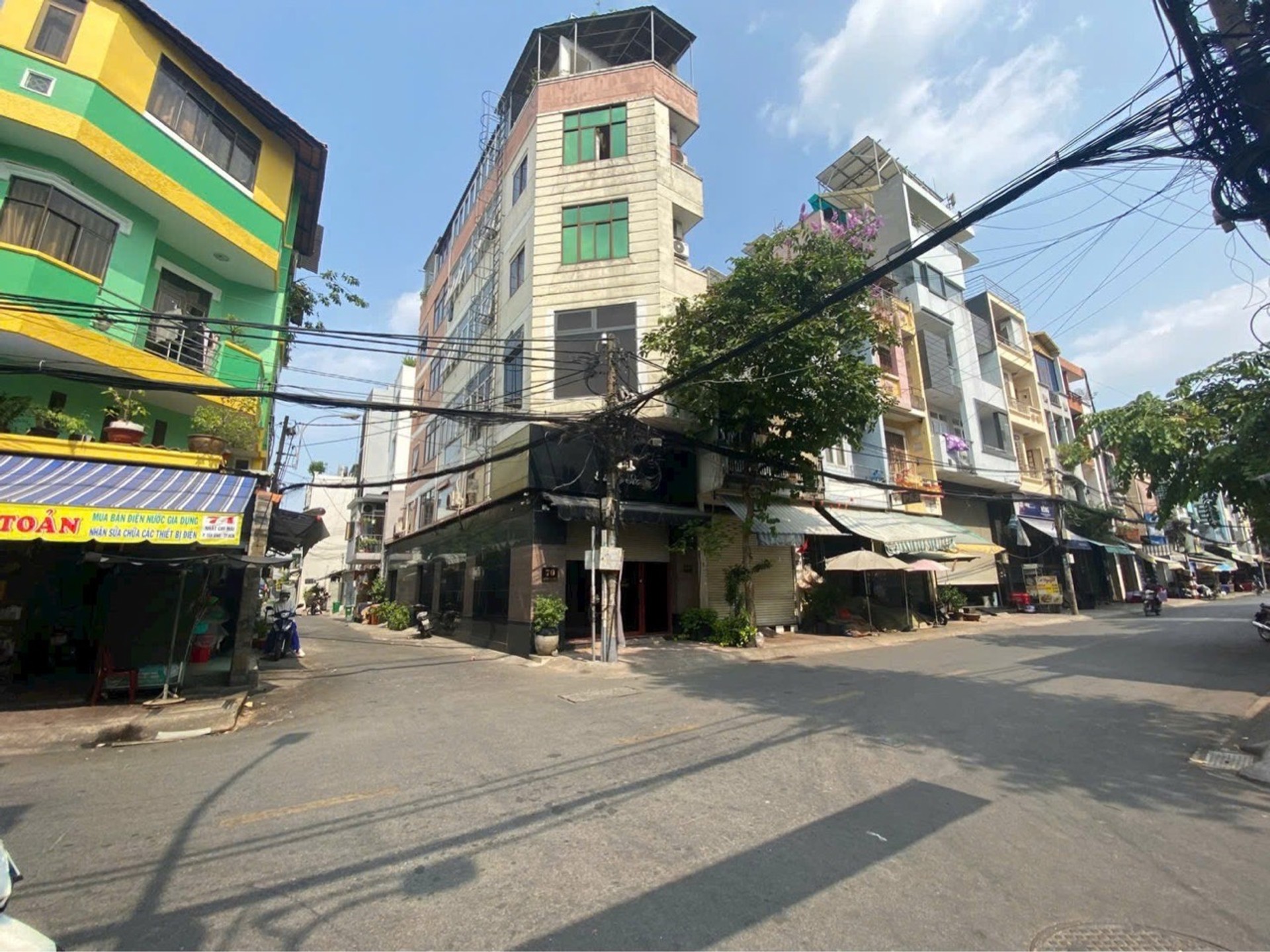 Bán căn hộ 6 tầng 30 phòng, đường Cộng Hòa,190m2 ở Tân Bình