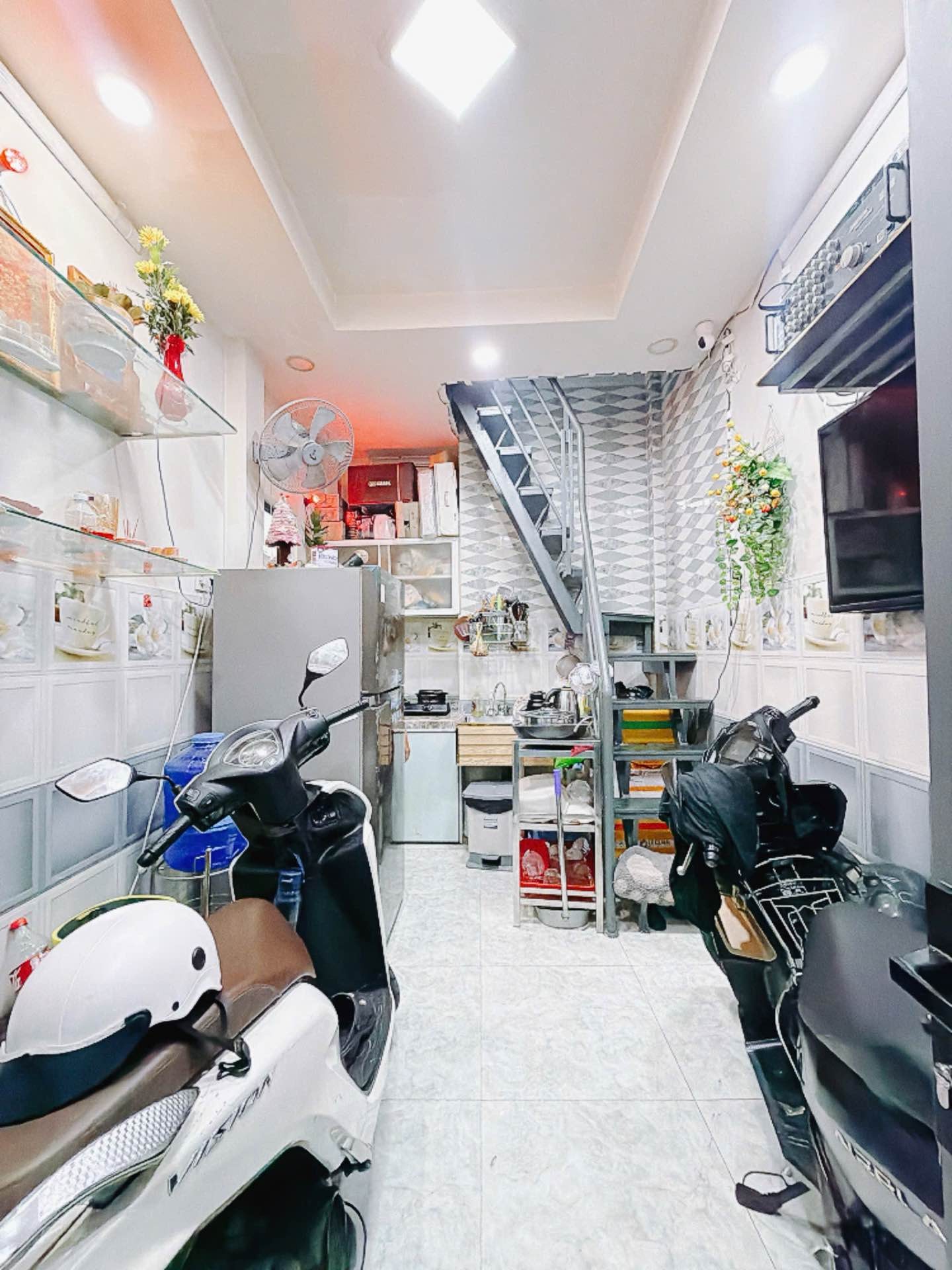 GẦN ĐH NGUYỄN TẤT THÀNH - 3 TẦNG - NỞ HẬU 4M- 2.15 TỶ