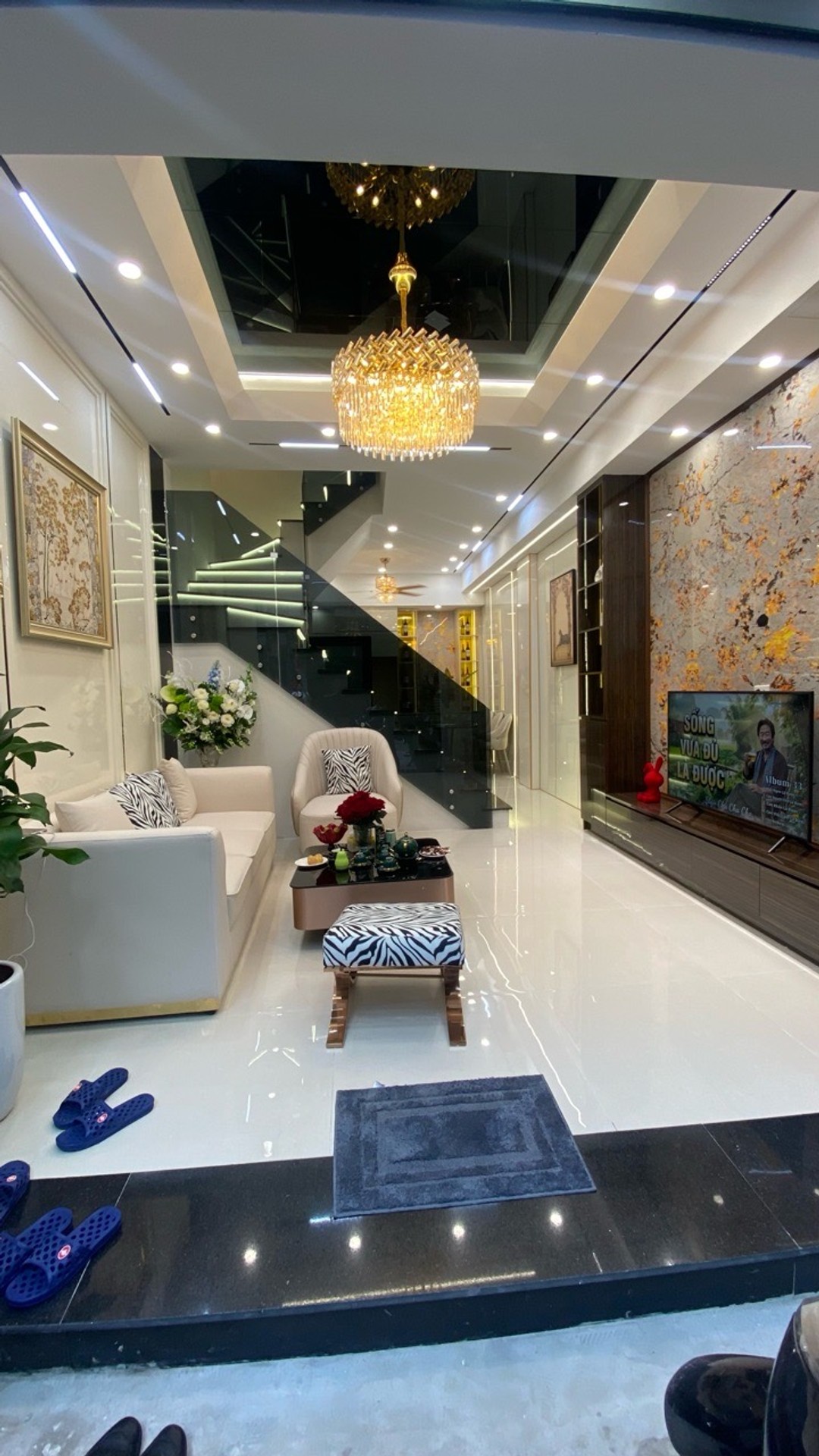 Nhà đẹp Tương Mai, HN. DT39,9m2, MT4,2m, nhà đẹp, giá tốt, full nội thất, ở luôn.