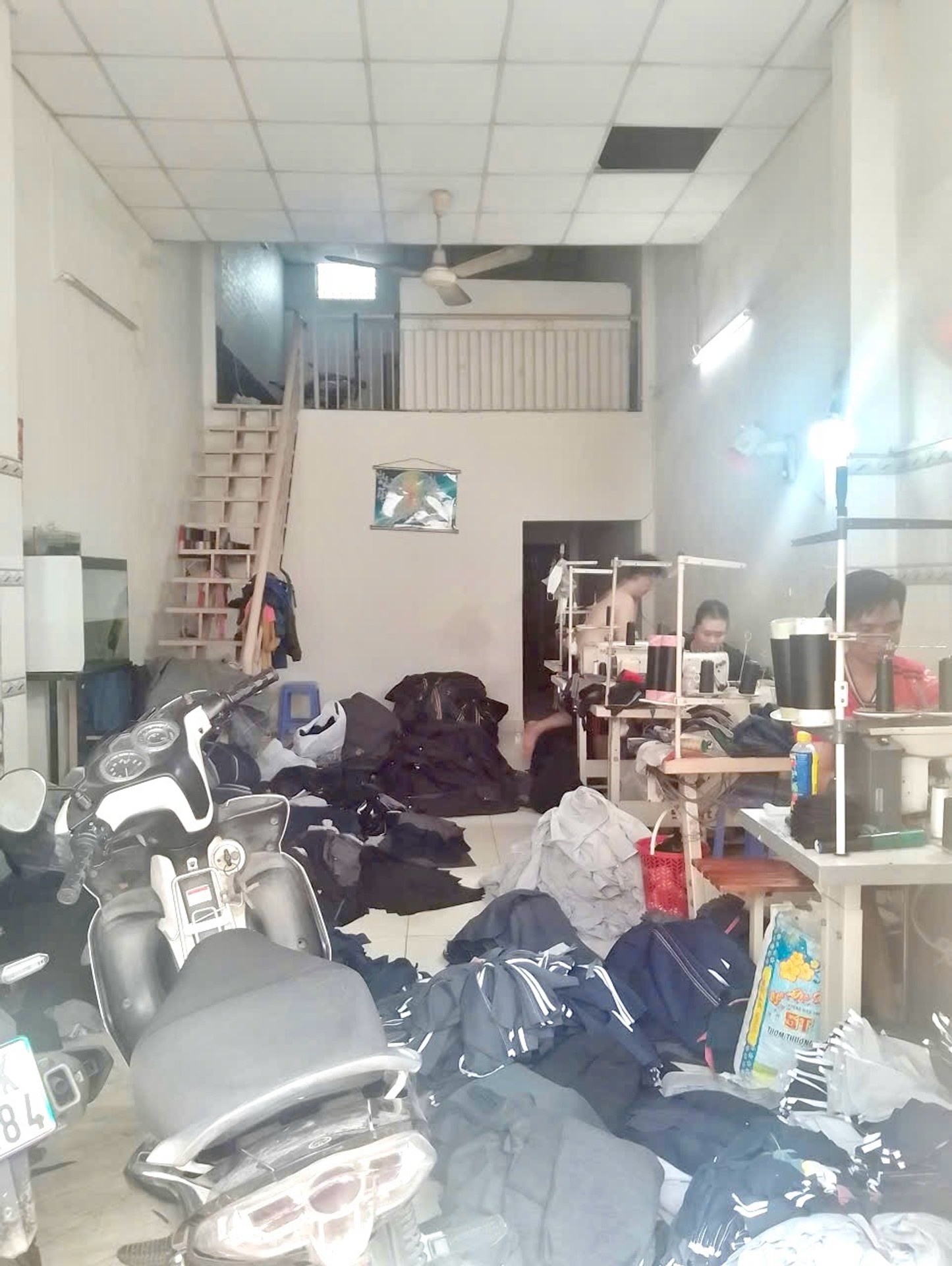 Nhà mặt phố Đông Hưng Thuận, diện tích rộng, giá hấp dẫn