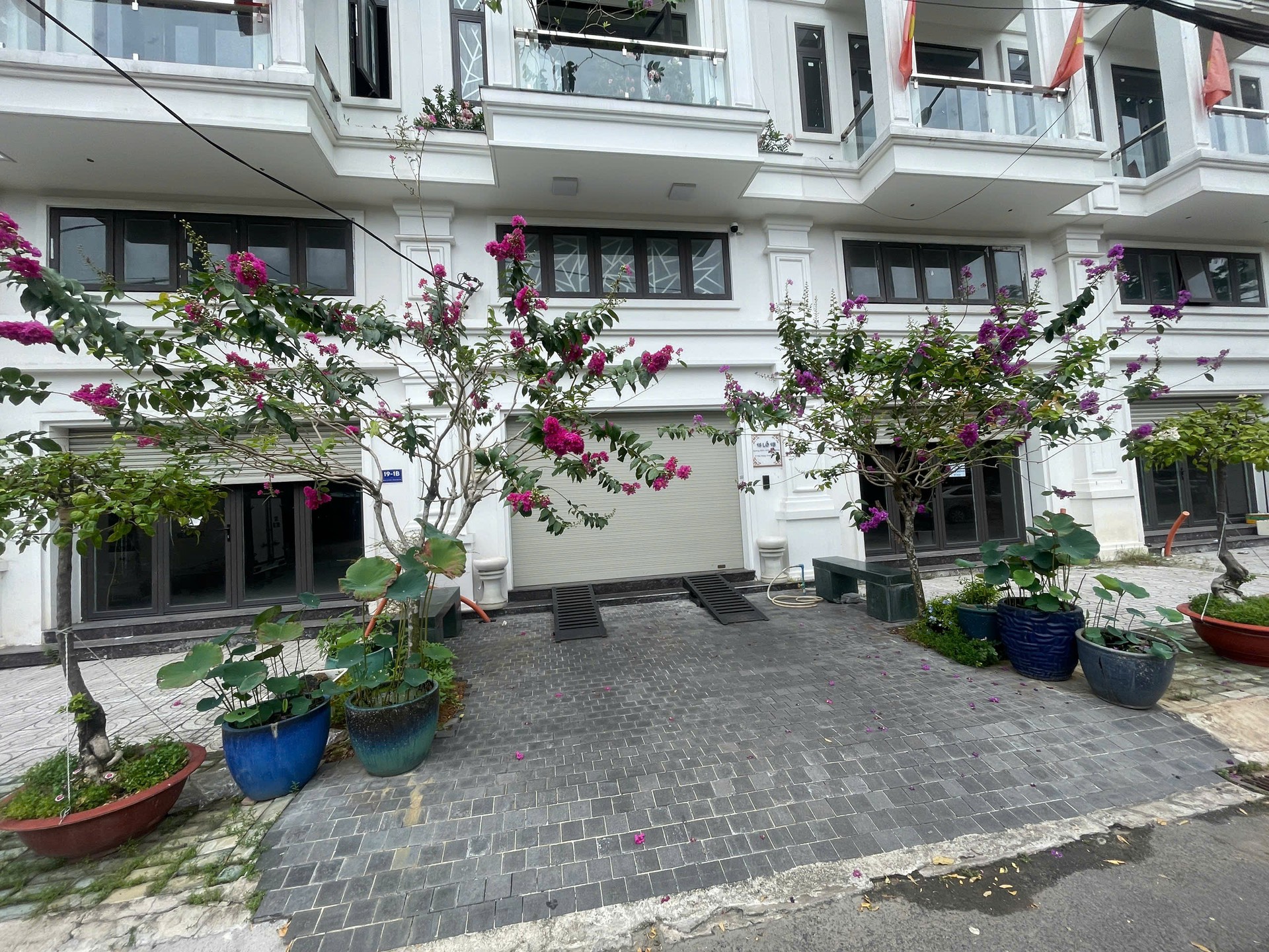 Shophouse 5 tầng mặt tiền khu chợ An Sương giá tốt