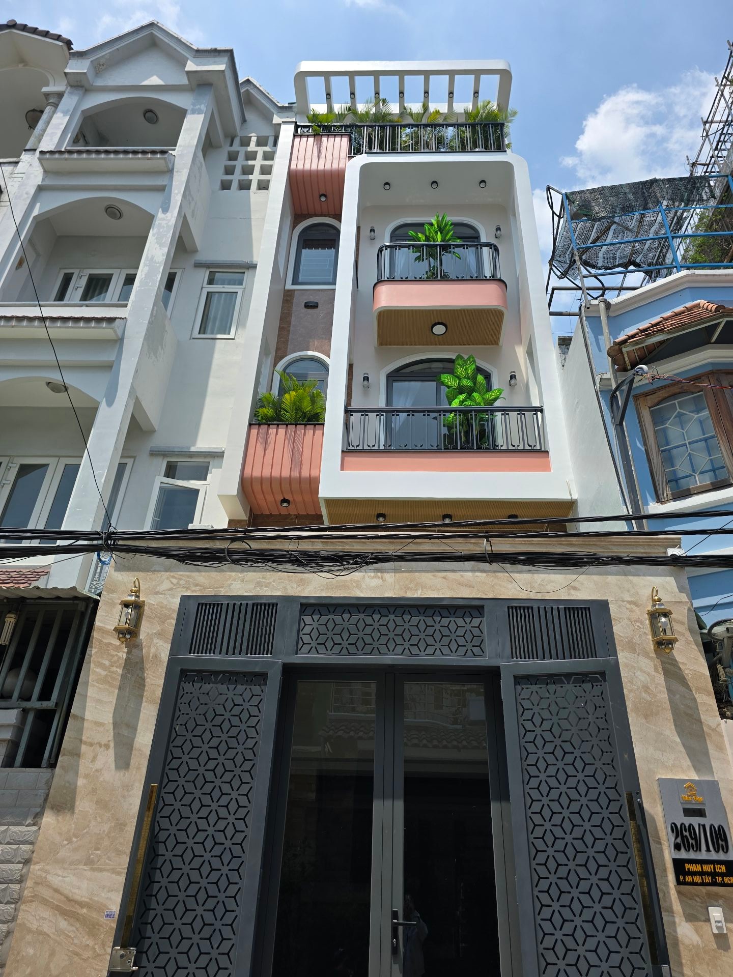 Bán nhà 5 tầng gần Emart, Phan Huy Ích, 56m2, giá 10.8 tỷ