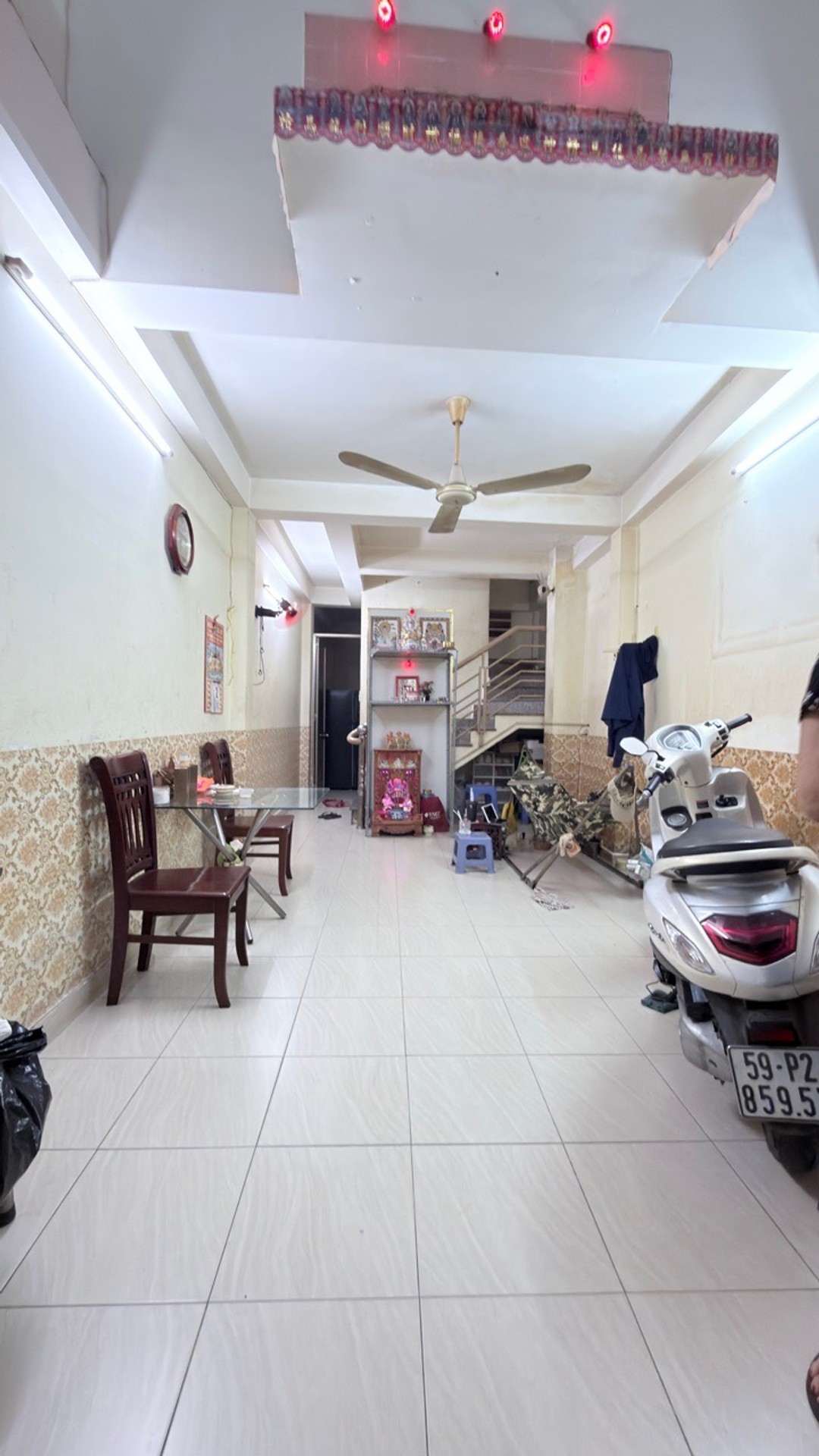 TRỆT 4 LẦU 7 PHÒNG NGỦ - NHÀ CÒN RẤT CHẮC CHẮN, CHỦ MỚI MUA VỀ SƠN LẠI THÊM NỘI THẤT LÀ NÉT CĂNG