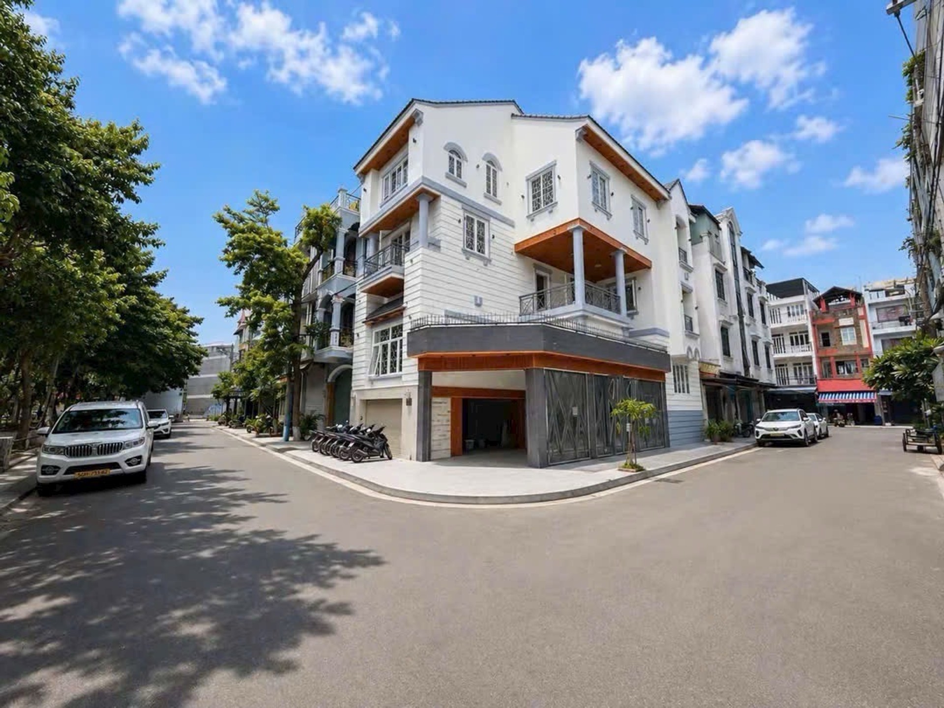 Biệt thự góc hai mặt tiền đẳng cấp tại khu phân lô trung tâm quận Thông Tây Hội