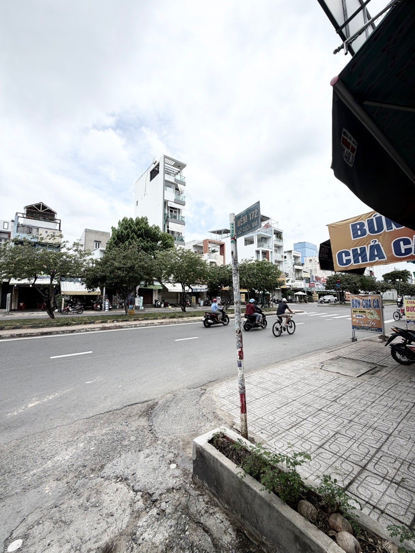 NGAY LÊ THÚC HOẠCH - KHU TOÀN BIỆT THỰ - 2 TẦNG - 4x12 - XE HƠI NGỦ NHÀ