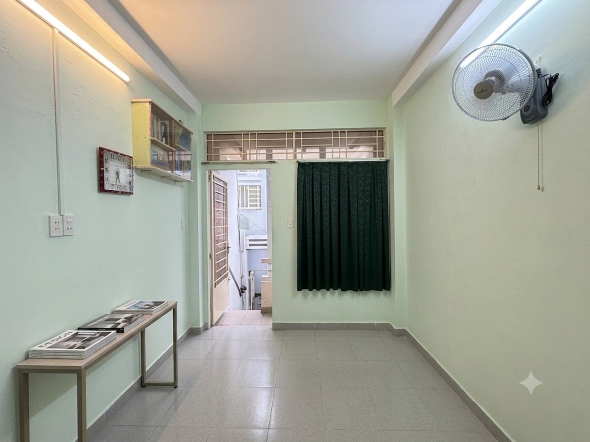 Nhà hẻm ô tô Nguyễn Văn Cừ, 4 tầng tiện kinh doanh