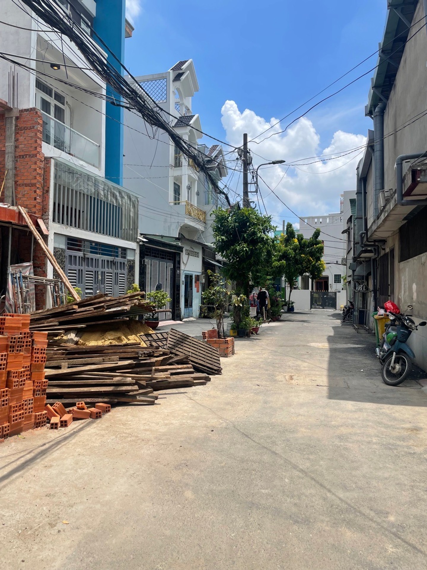 Nhà 4 Tầng Hẻm Xe Hơi - Cho Thuê 20 Triệu/Tháng