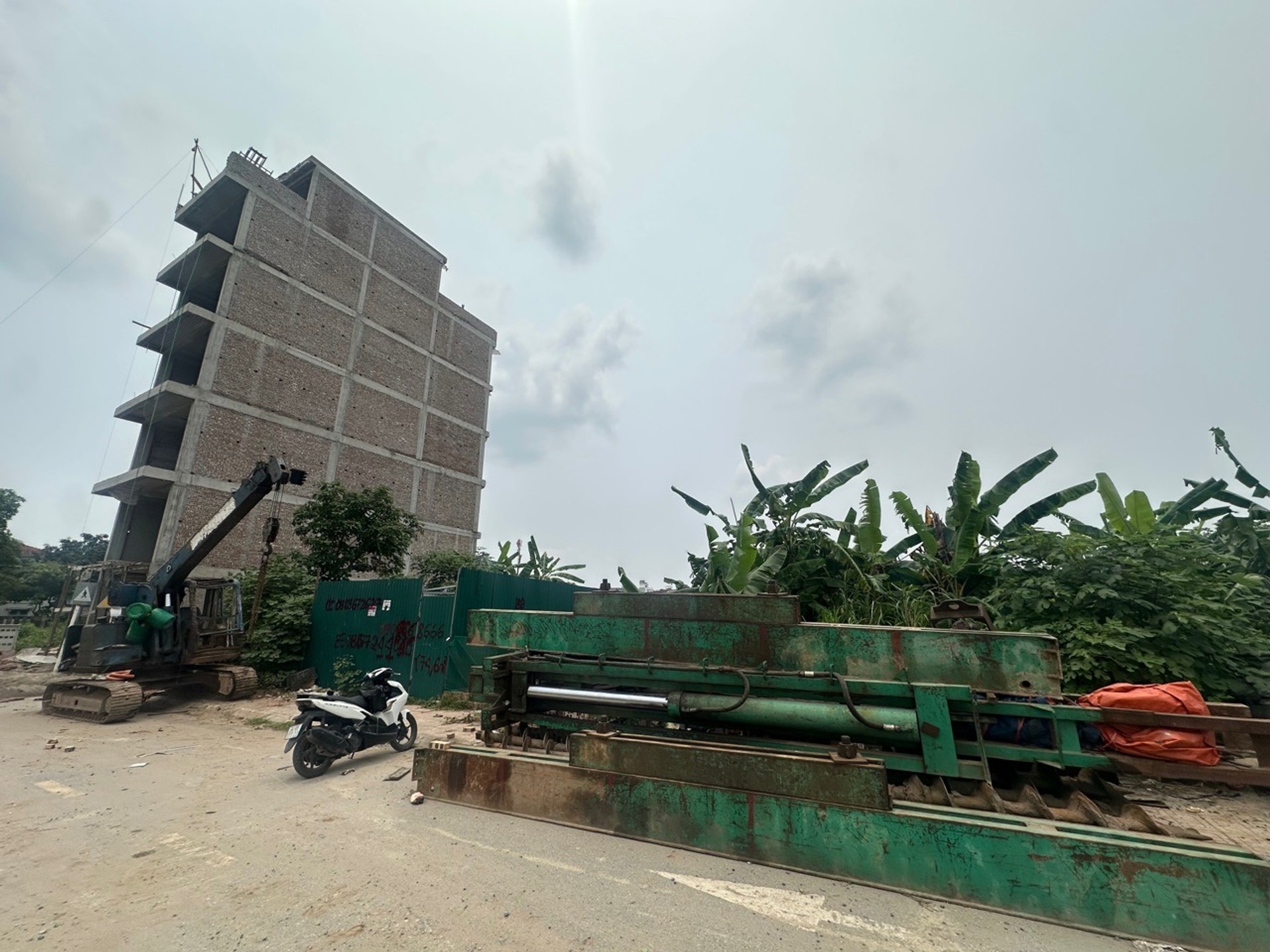 BÁN ĐẤT HOA ĐỘNG, LONG BIÊN 74,8M2- MT 5m- VỈA HÈ, Ô TÔ TRÁNH - CẠNH HỒ ĐIỀU HÒA - 19.9 Tỷ