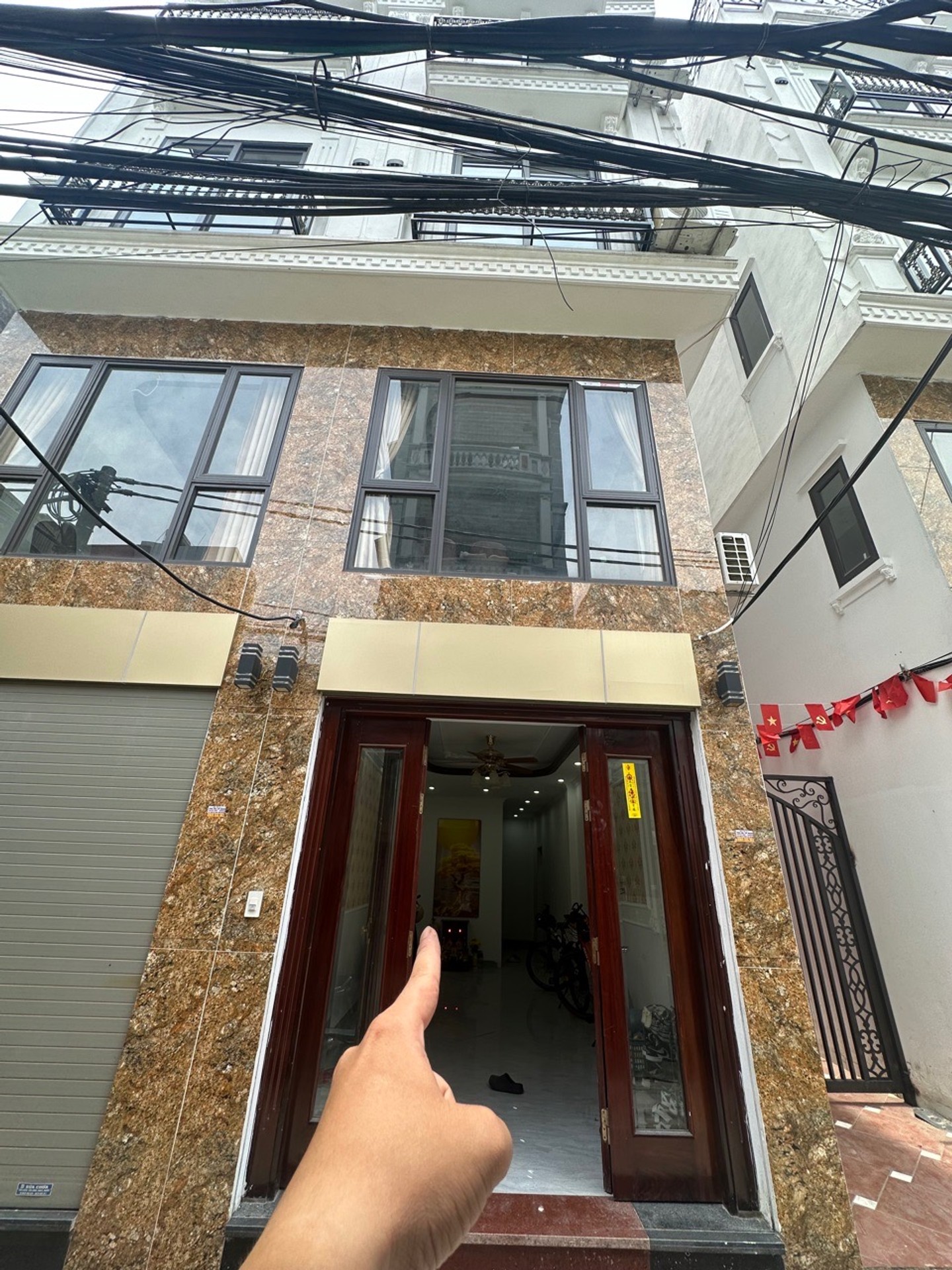 Nhà 6 tầng thang máy, lô góc ô tô đỗ cửa Phú Diễn