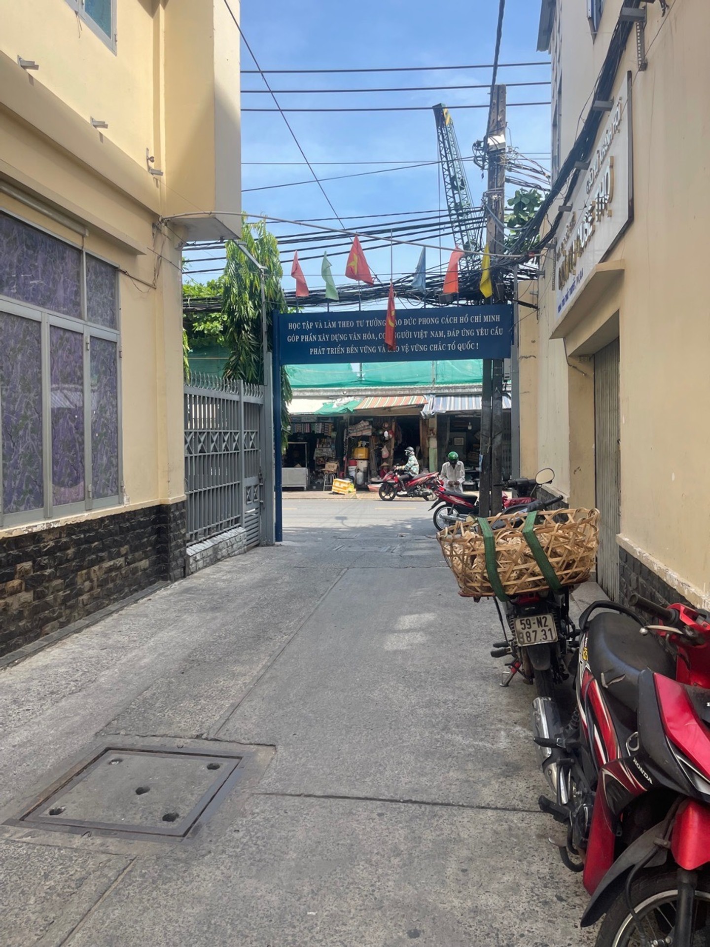 HẺM Ô TÔ - TÔN THẤT THUYẾT - 4 TẦNG - 5.8 TỶ - NỞ HẬU