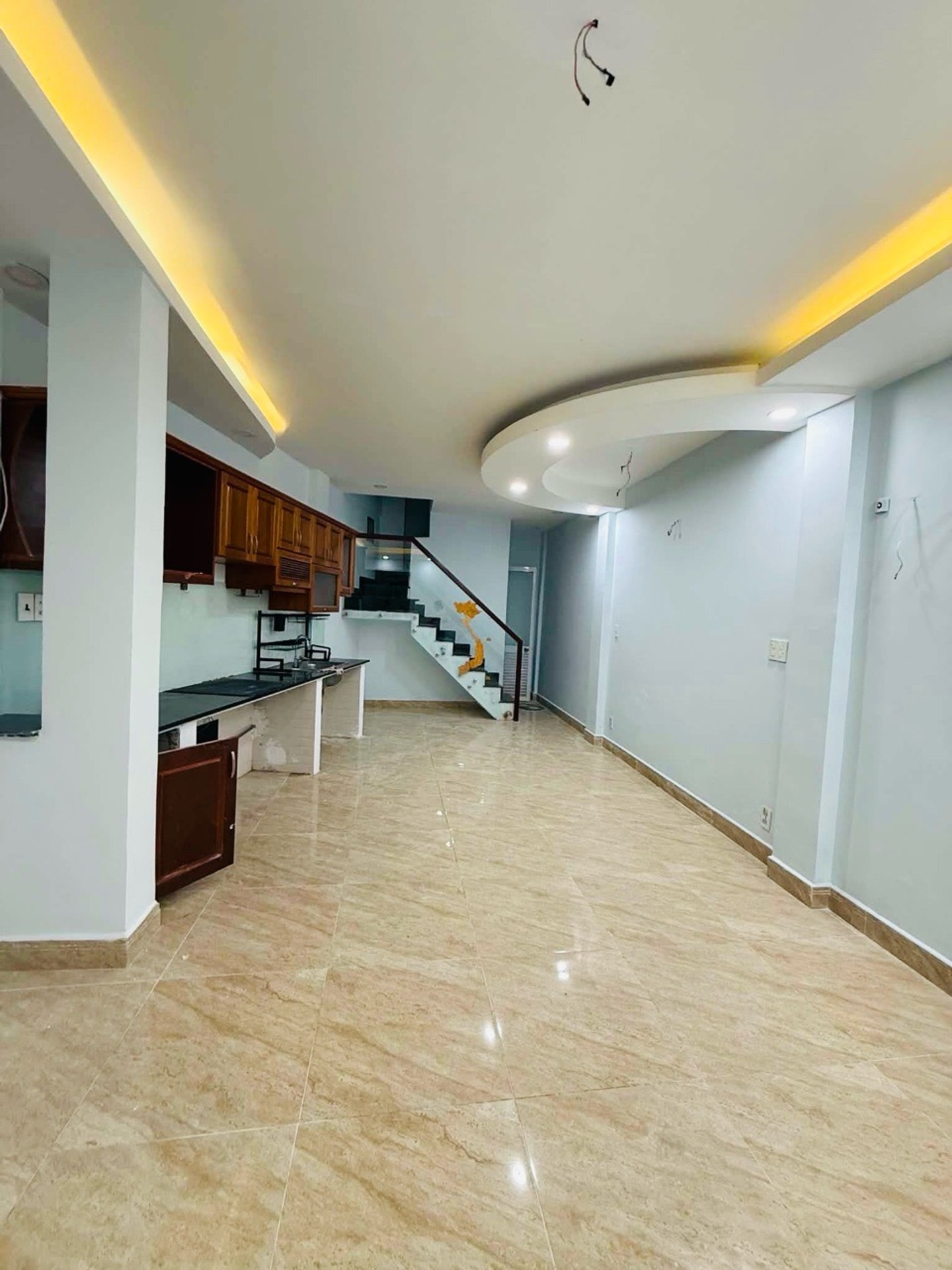 Nhà mới đẹp, dọn vào ở ngay Quận 10