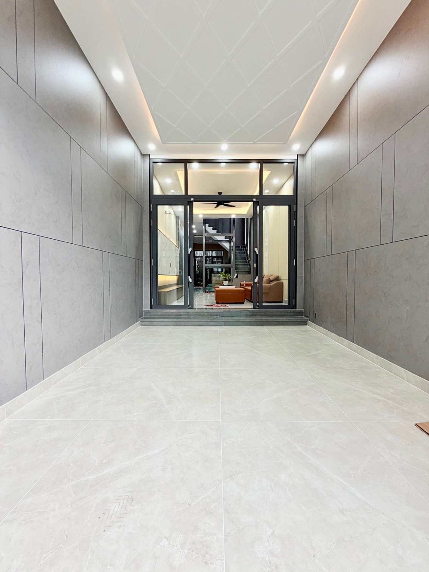 NHÀ HẺM Ô TÔ - 4 TẦNG - 85M2 - CÓ THANG MÁY - 12.49 TỶ - FULL NỘI THẤT